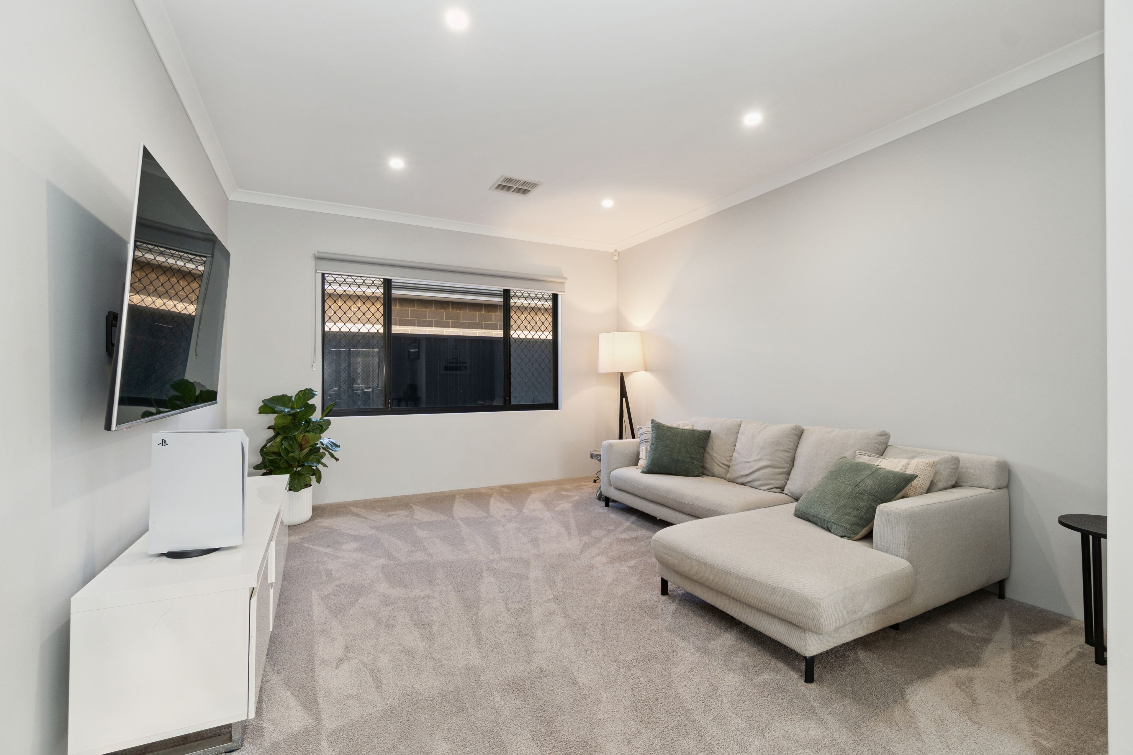 14 Kerruish Road — photo 10 of 30