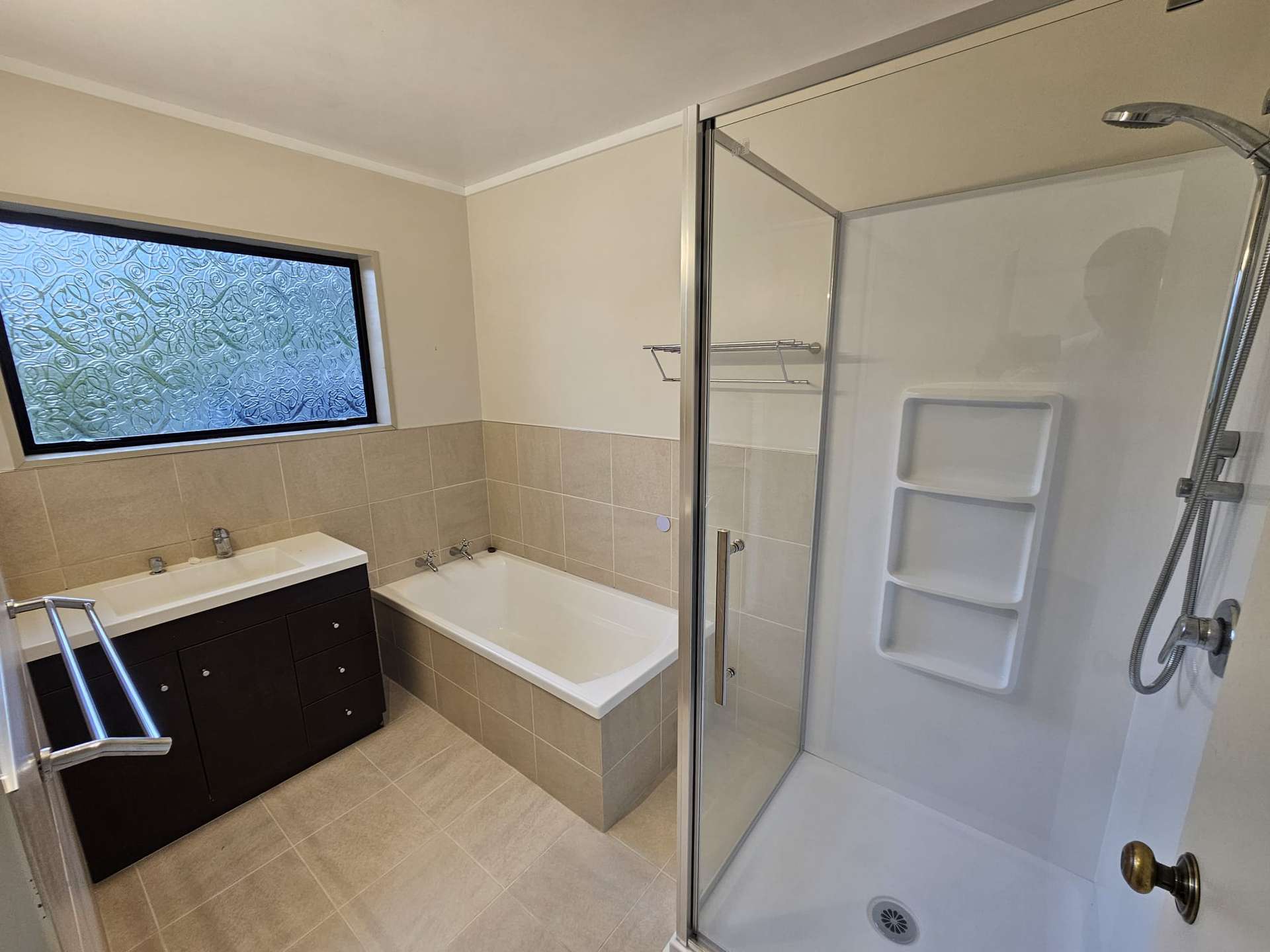 11B Golf Road photo 7