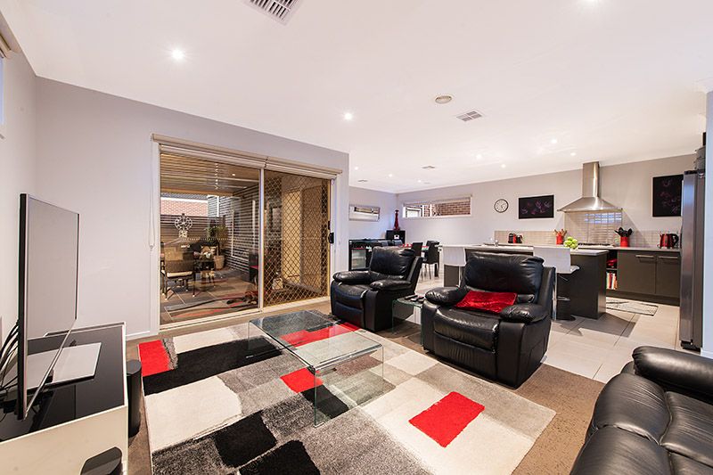 31 Sierra Walk, Cranbourne North VIC 3977