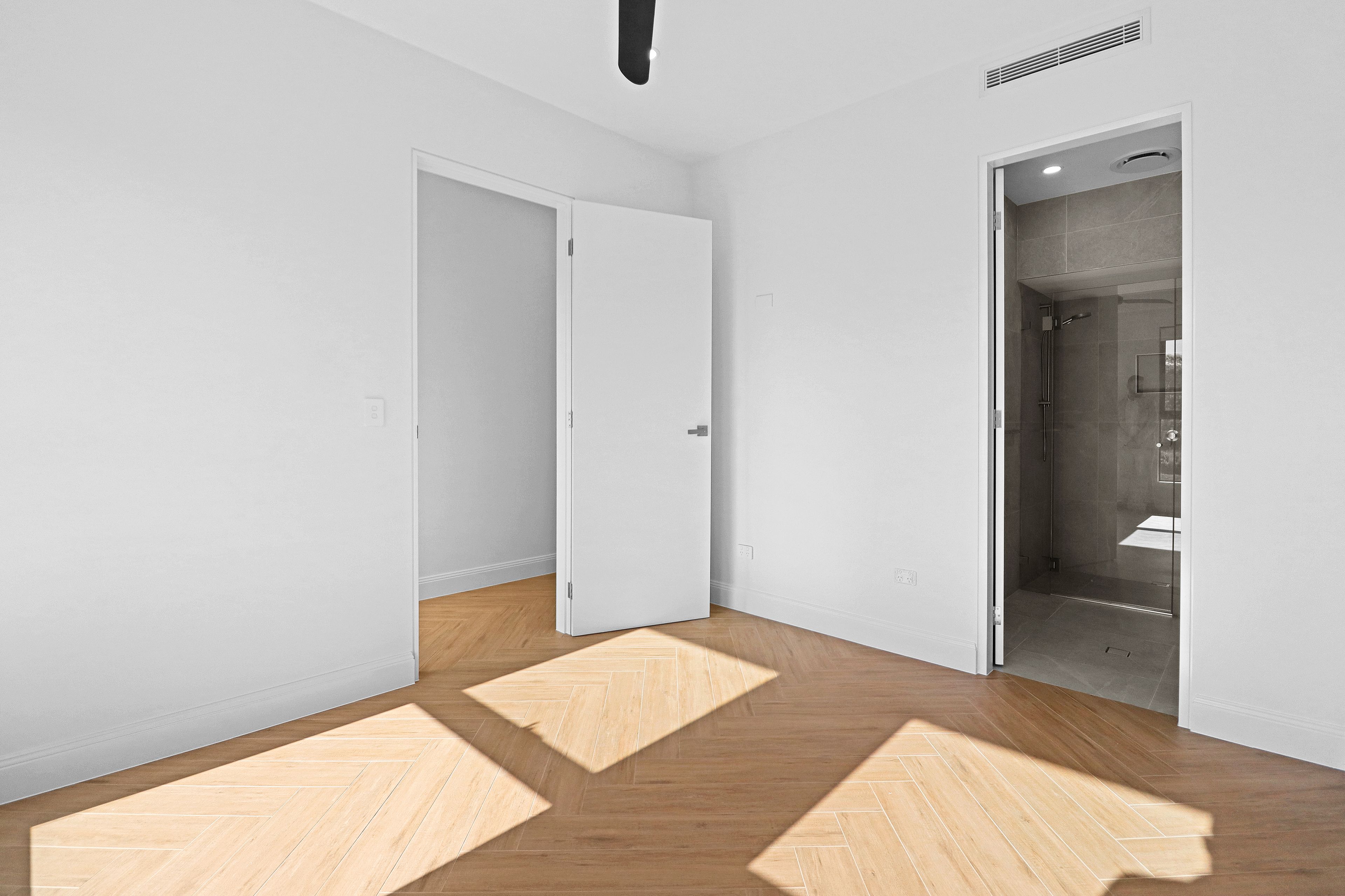 16 Scott Street — photo 4 of 11