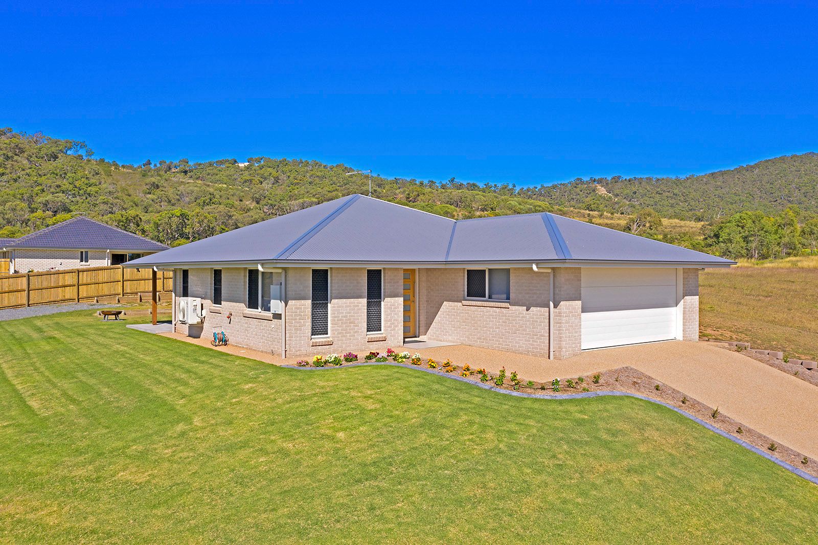 10 Cape Manifold Avenue, Pacific Heights, QLD 4703
