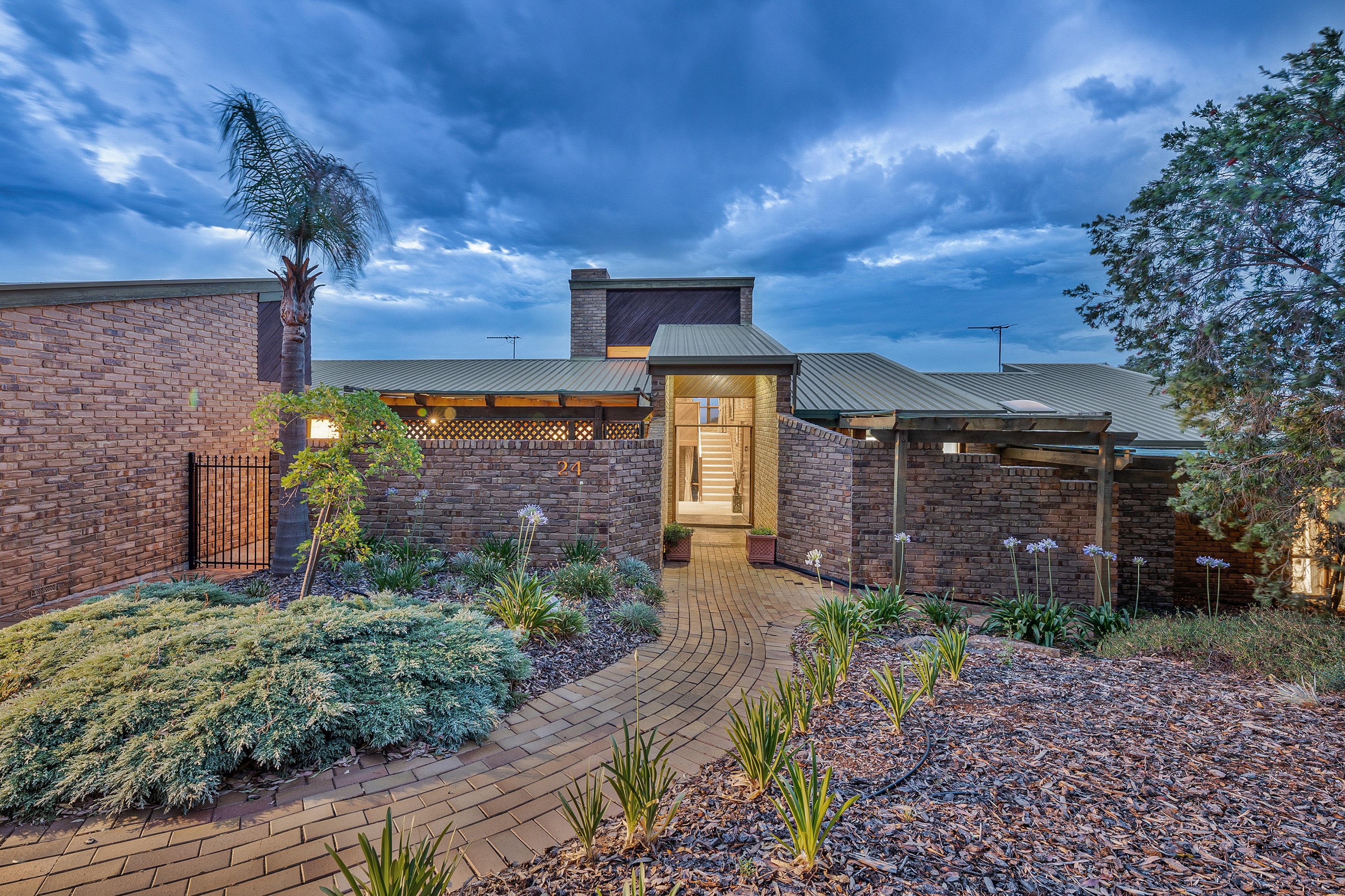 24 Coomurra Drive, Greenwith, SA 5125