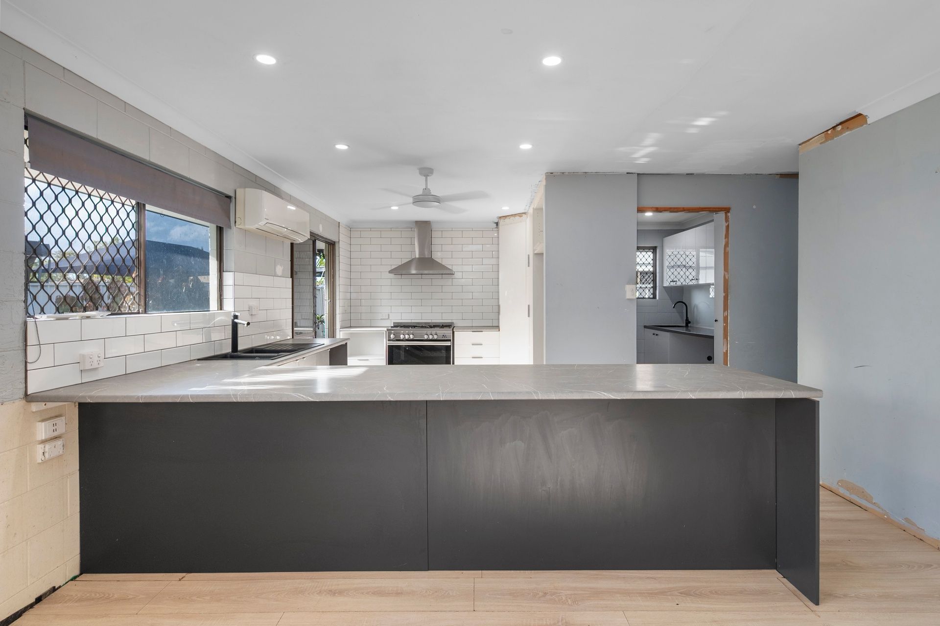 6 Salisbury Crescent — photo 3 of 15