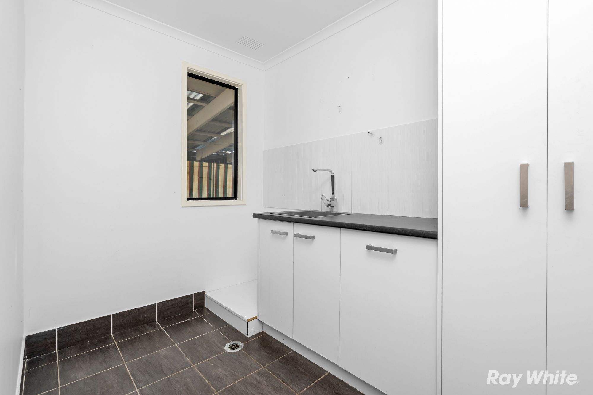 2 Meads Place — photo 8 of 10
