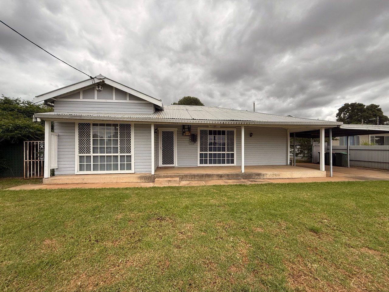 70 Sam Street — photo from Ray White Parkes