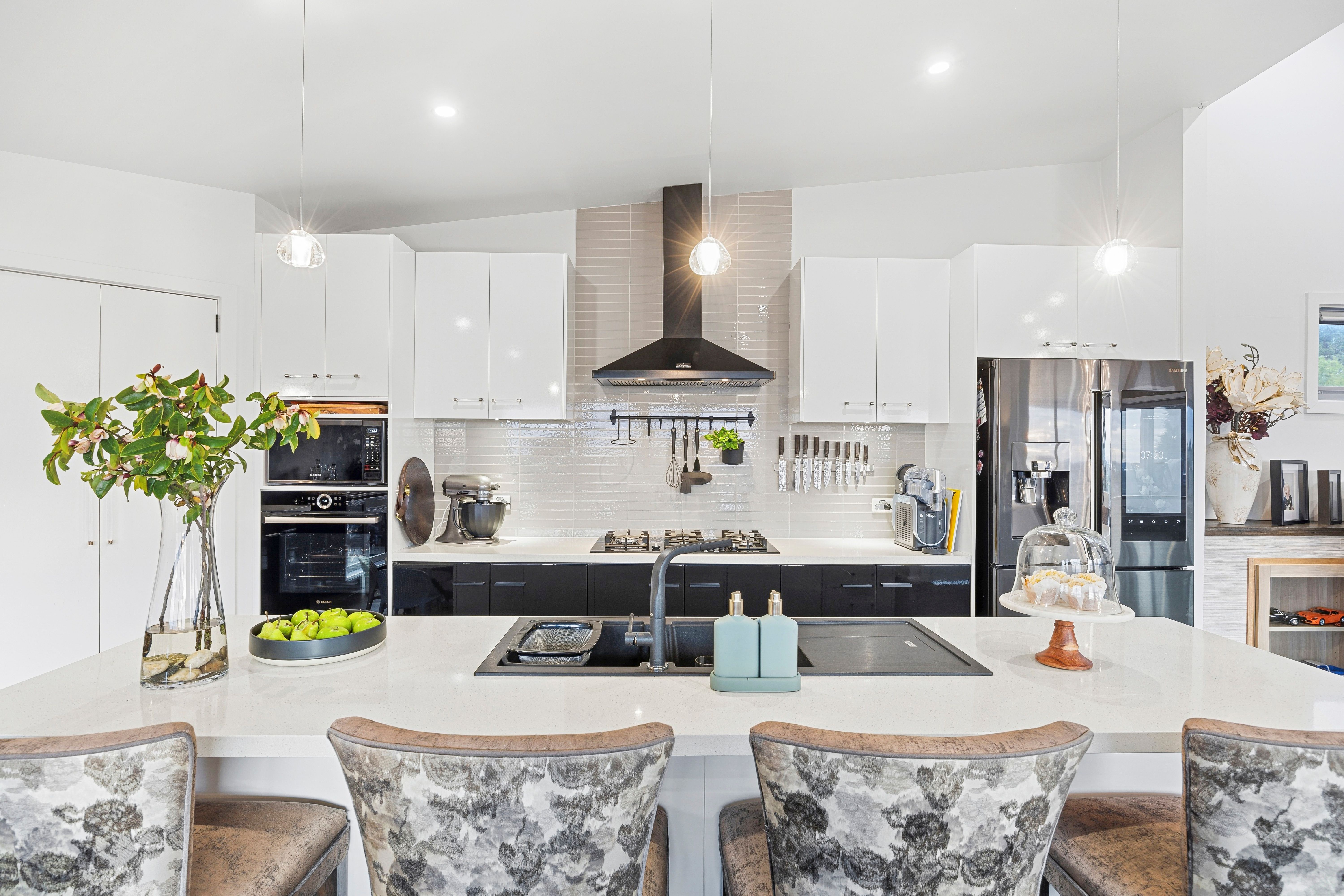2/1 Mcmanus Drive — photo 5 of 29