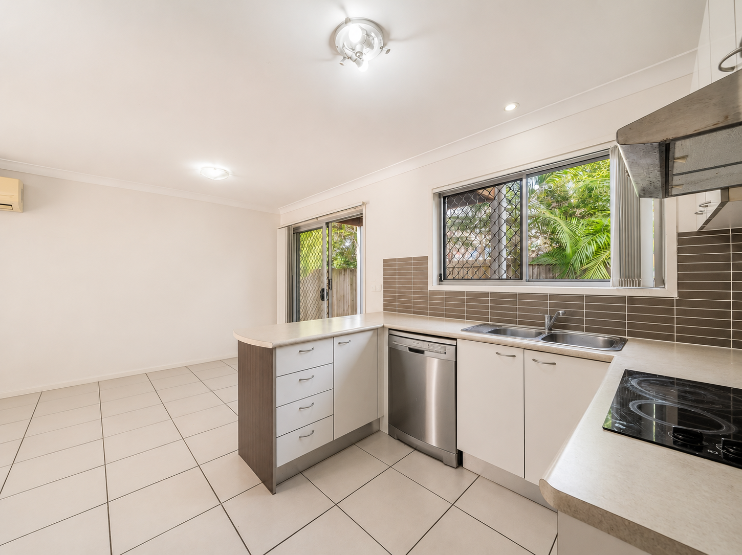 35/1 Archer Close — photo 4 of 16