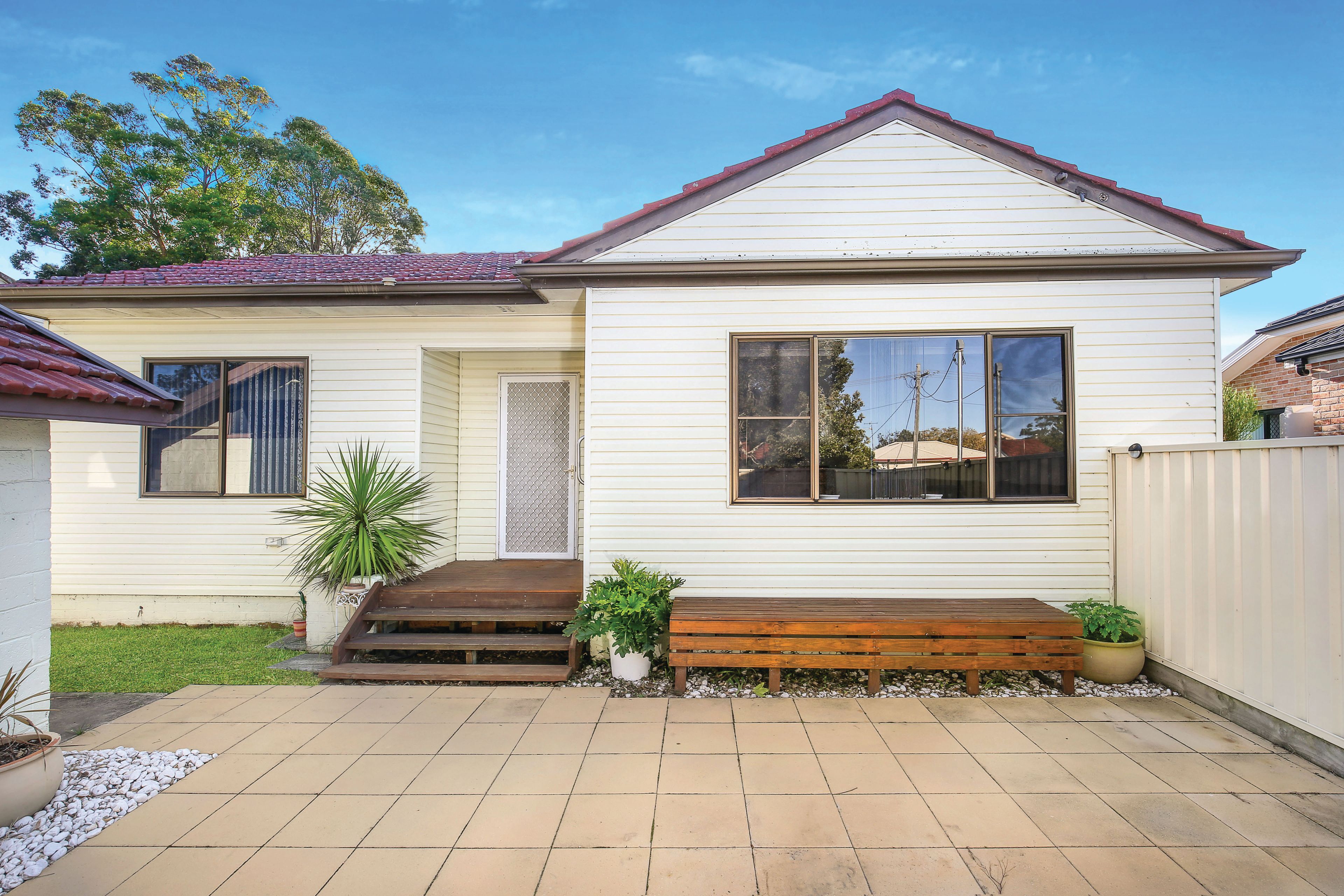 5 Albert Street, Unanderra NSW 2526