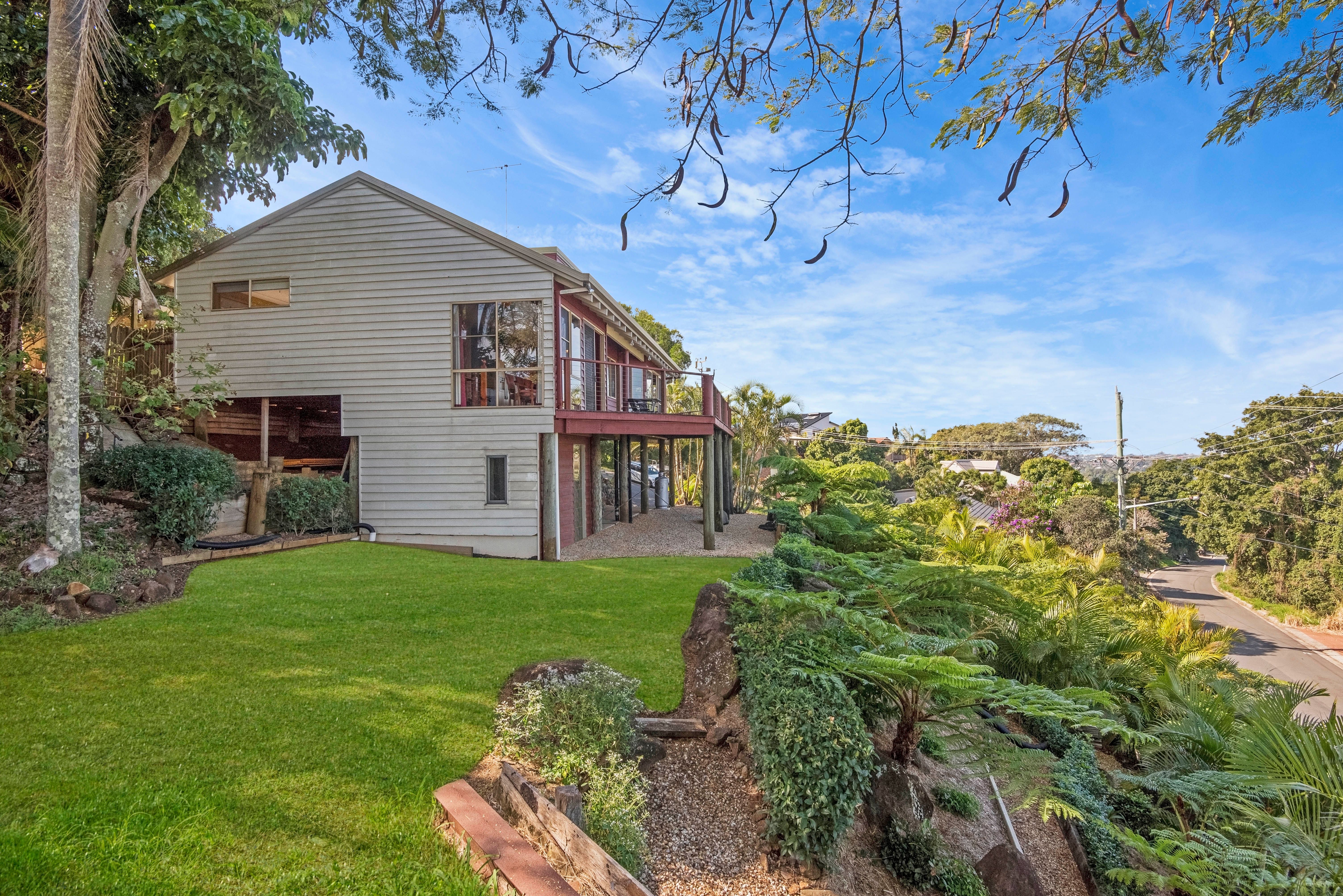 38 Broadwater Esplanade
