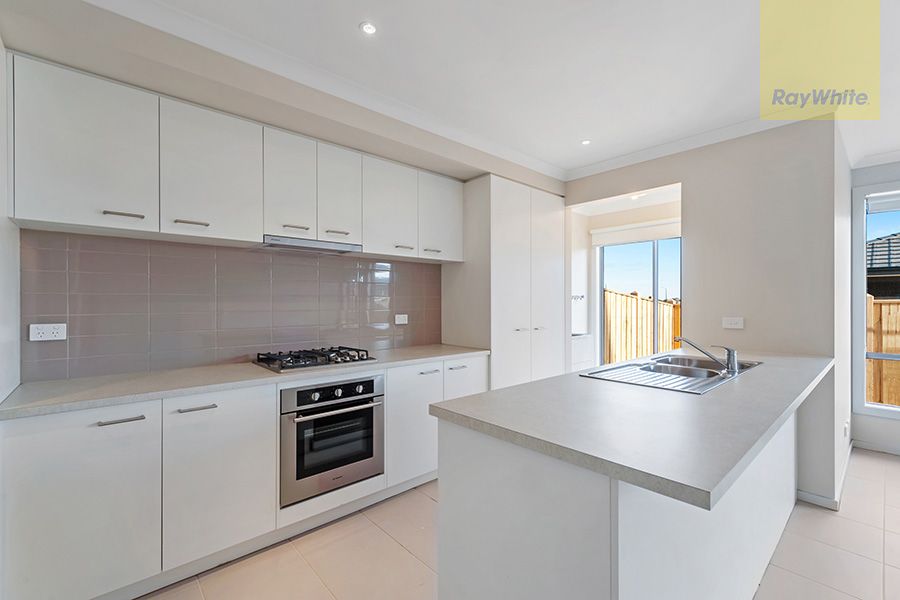 13 Kenora Way, Mickleham, VIC 3064