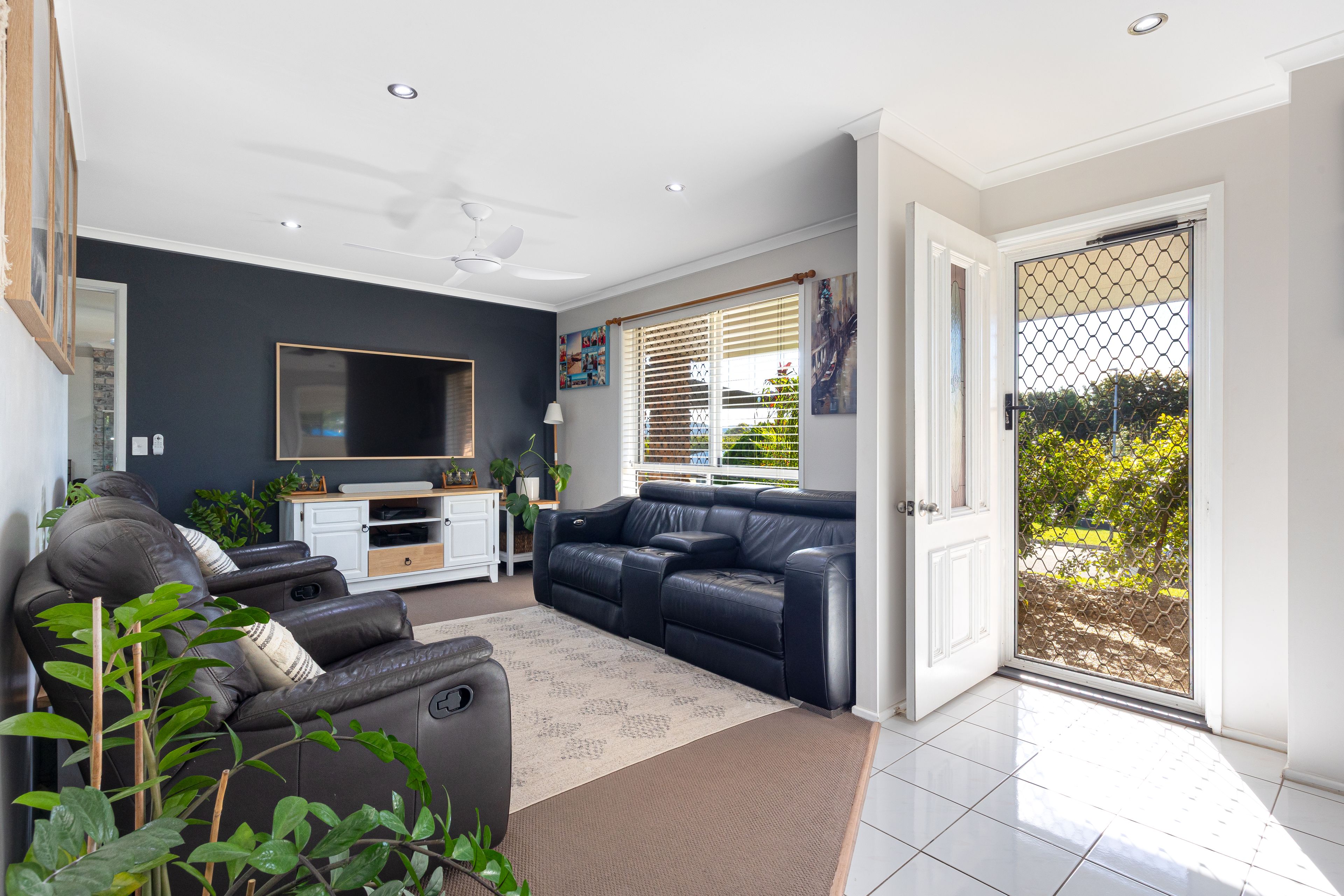 18 Mona Court — photo 7 of 16