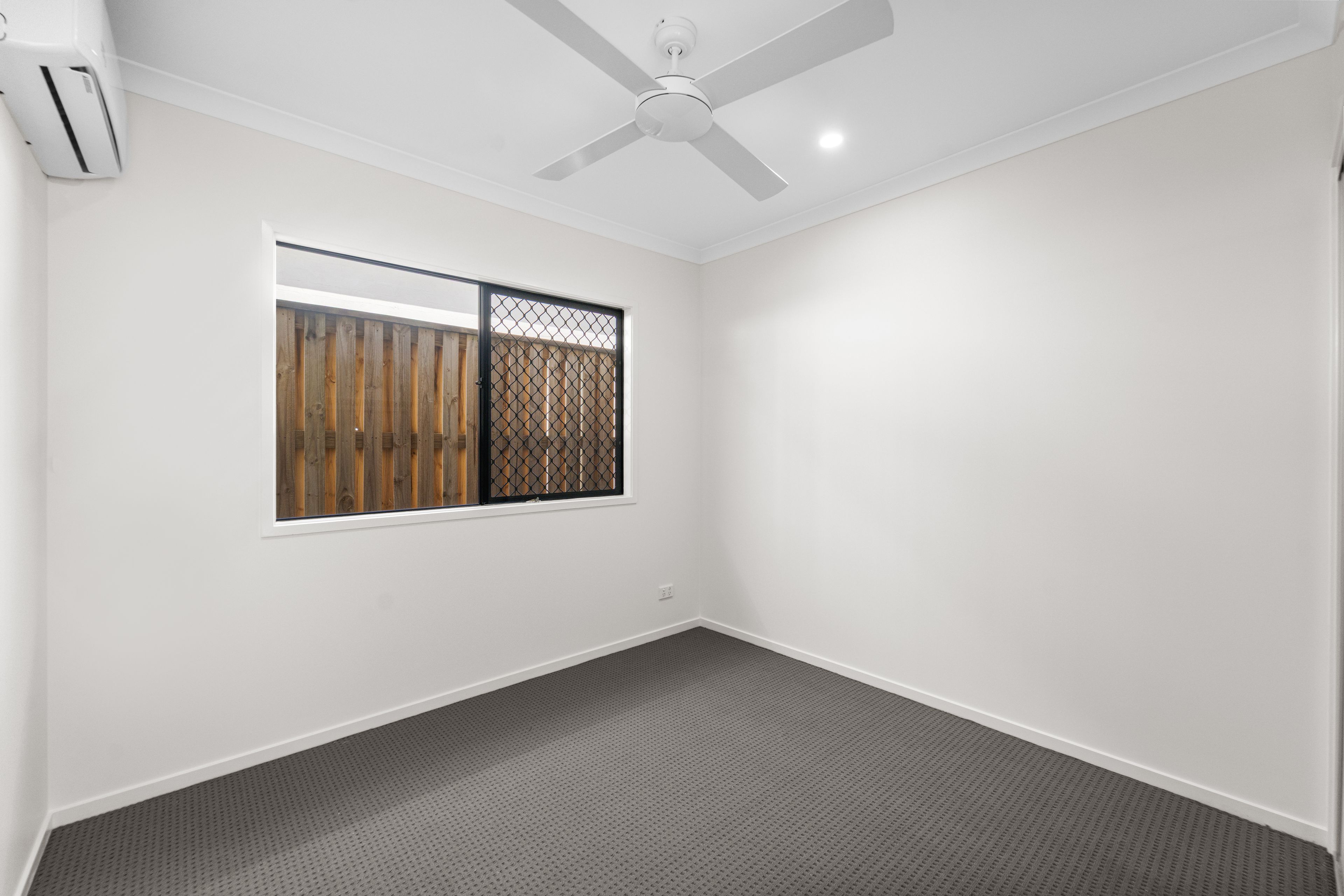 60 Mount Kaputar Avenue — photo 10 of 15