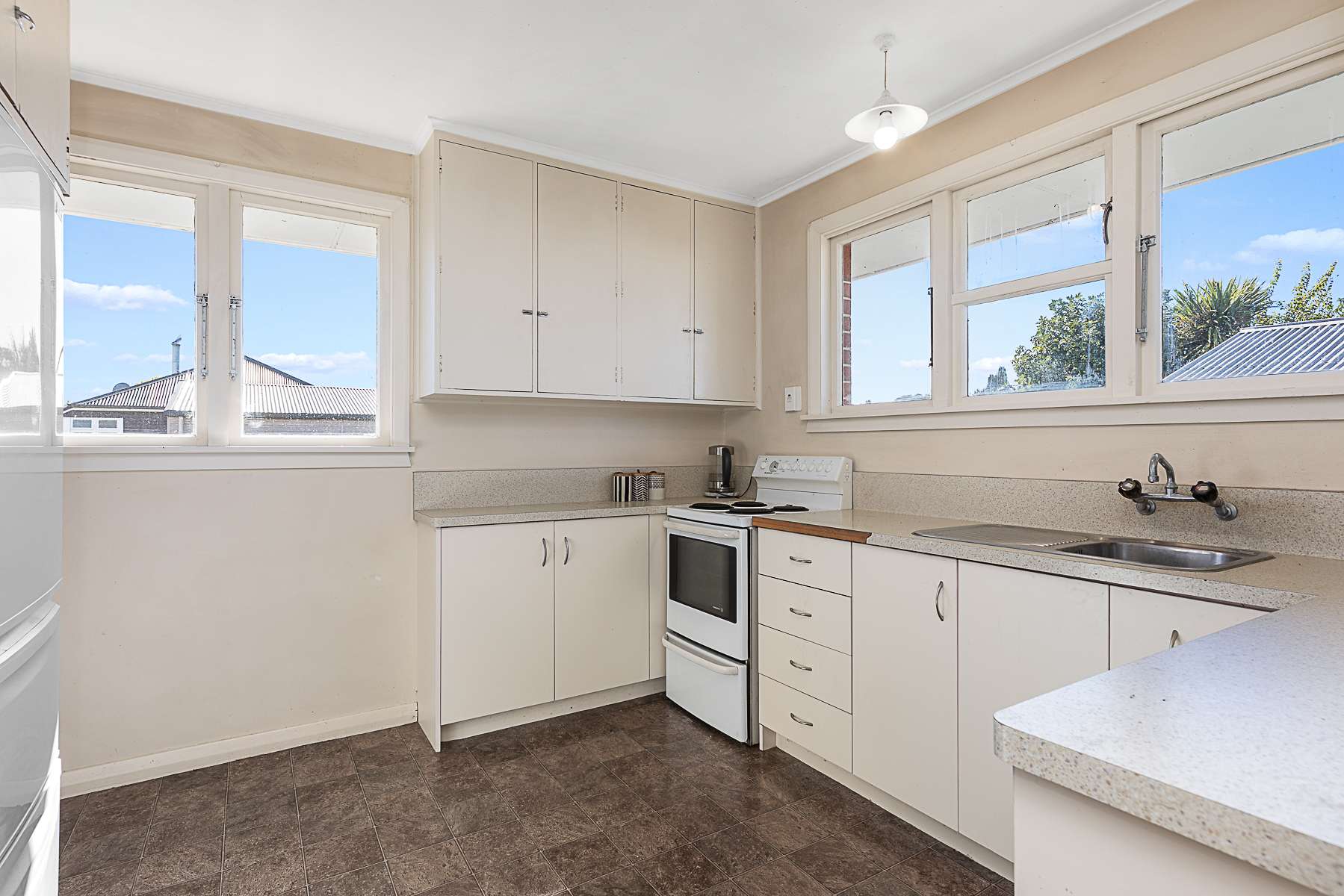 21 Holdaway Street photo 7