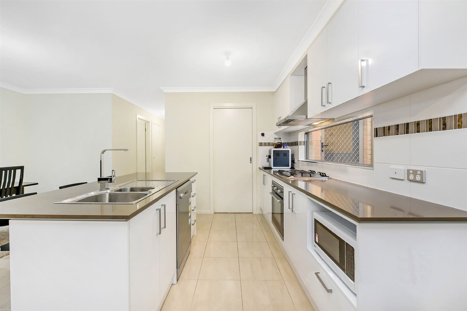 8 Trainers Way, Clyde North, VIC 3978