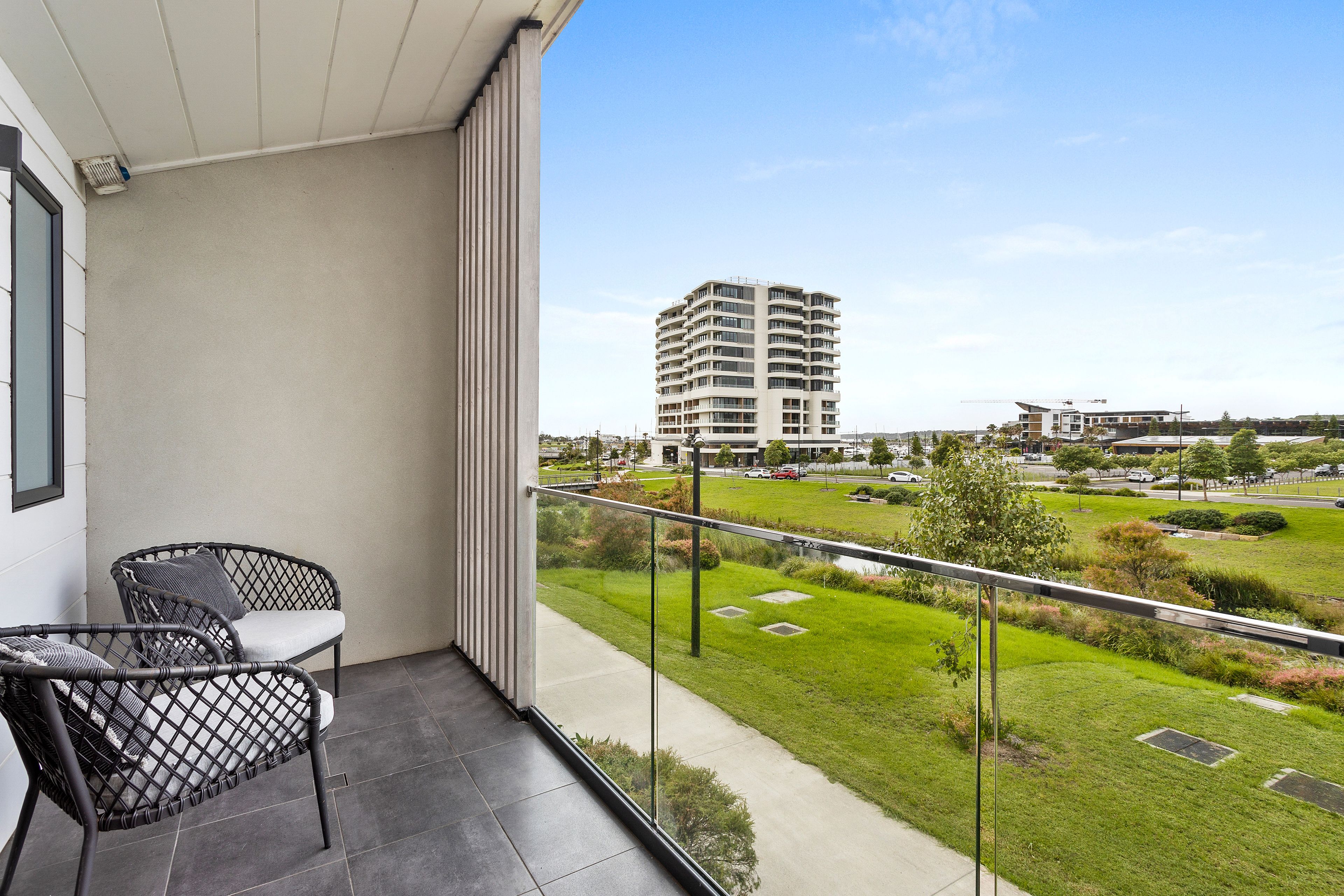 2/93 Harbour Boulevard — photo 5 of 12