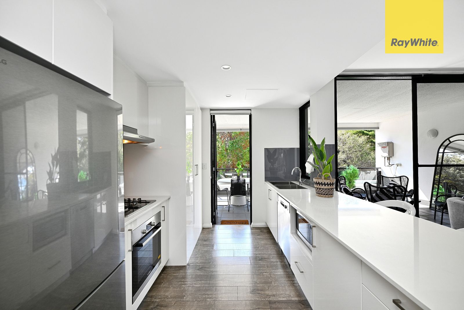 203/115 Bowden Street — photo 4 of 10