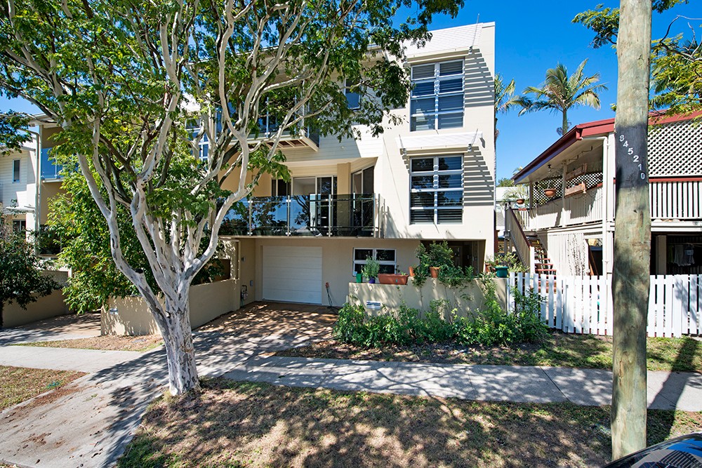 37 Barnes Avenue, Coorparoo, QLD 4151