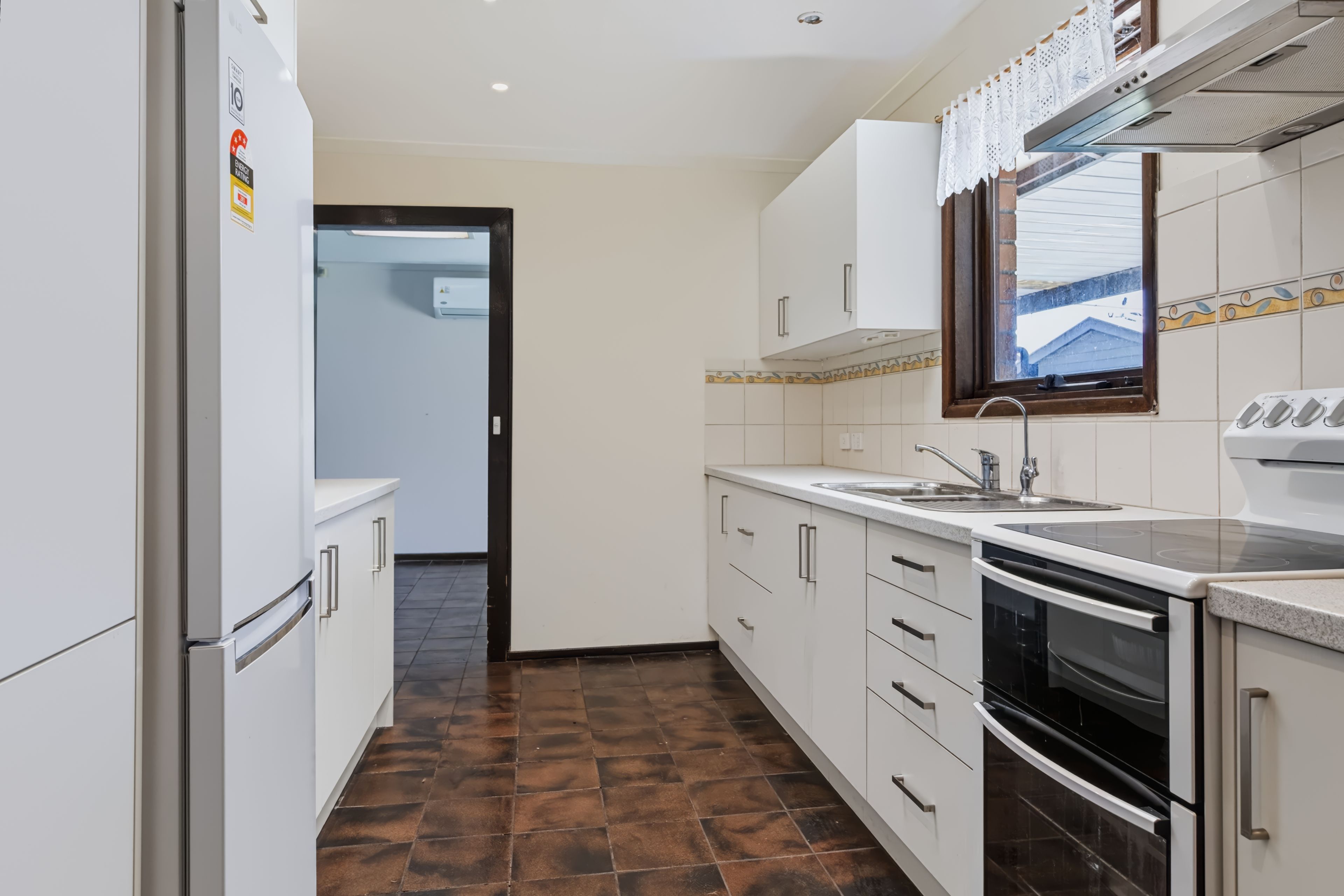25 Cavenagh Street — photo 6 of 18