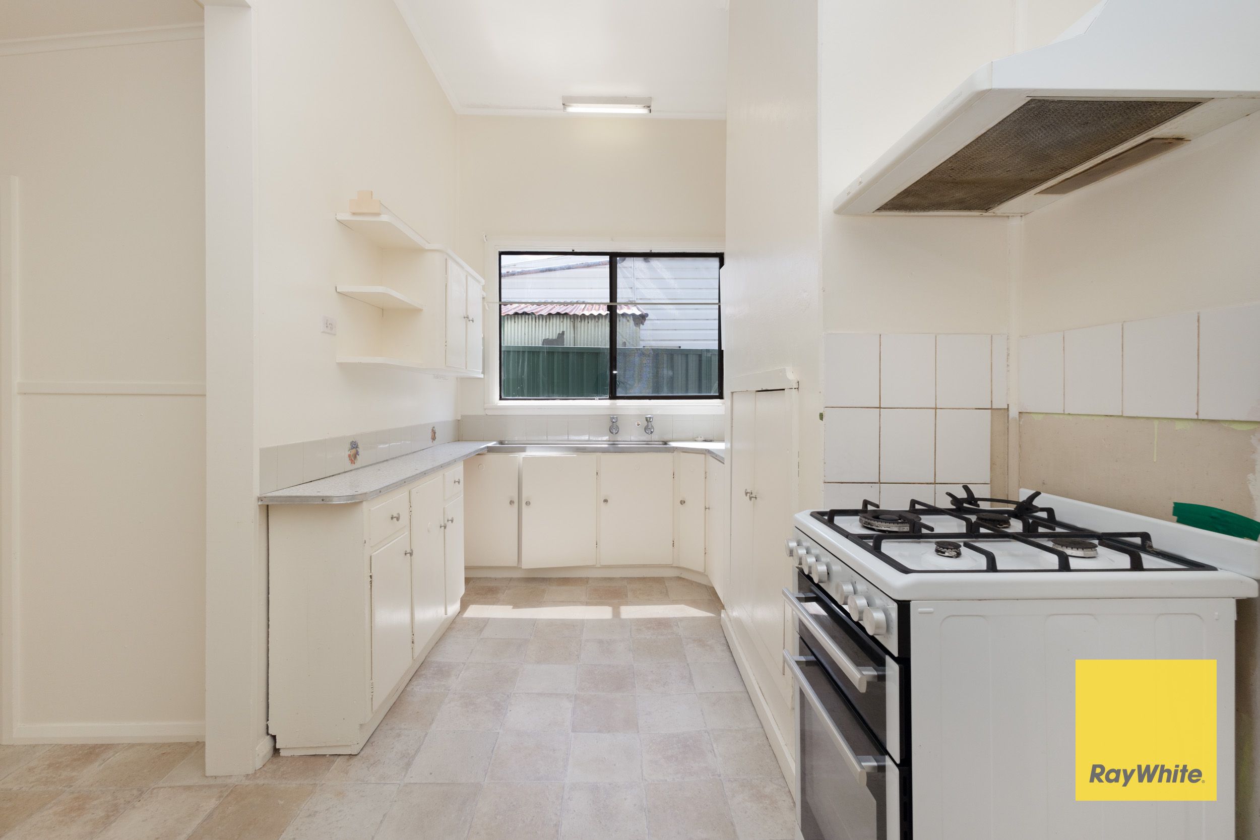 90 Laurence Street — photo 12 of 17