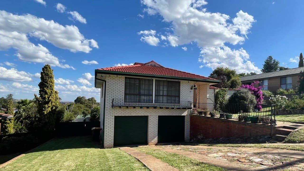 39 Barton Street, Parkes, NSW 2870