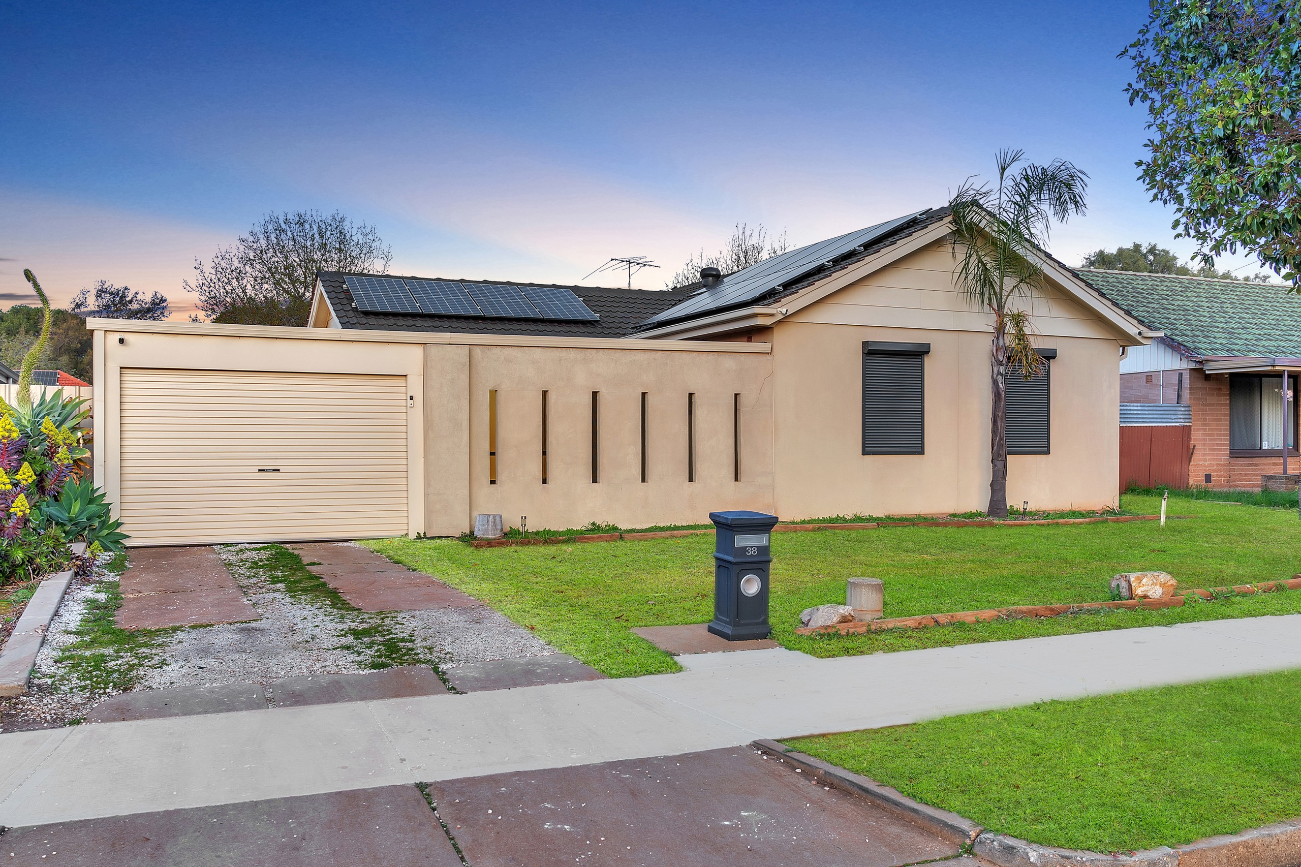 38 St Leonard Crescent, Elizabeth Downs, SA 5113