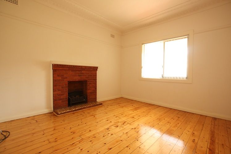 9 Sturt Street, Campbelltown, NSW 2560