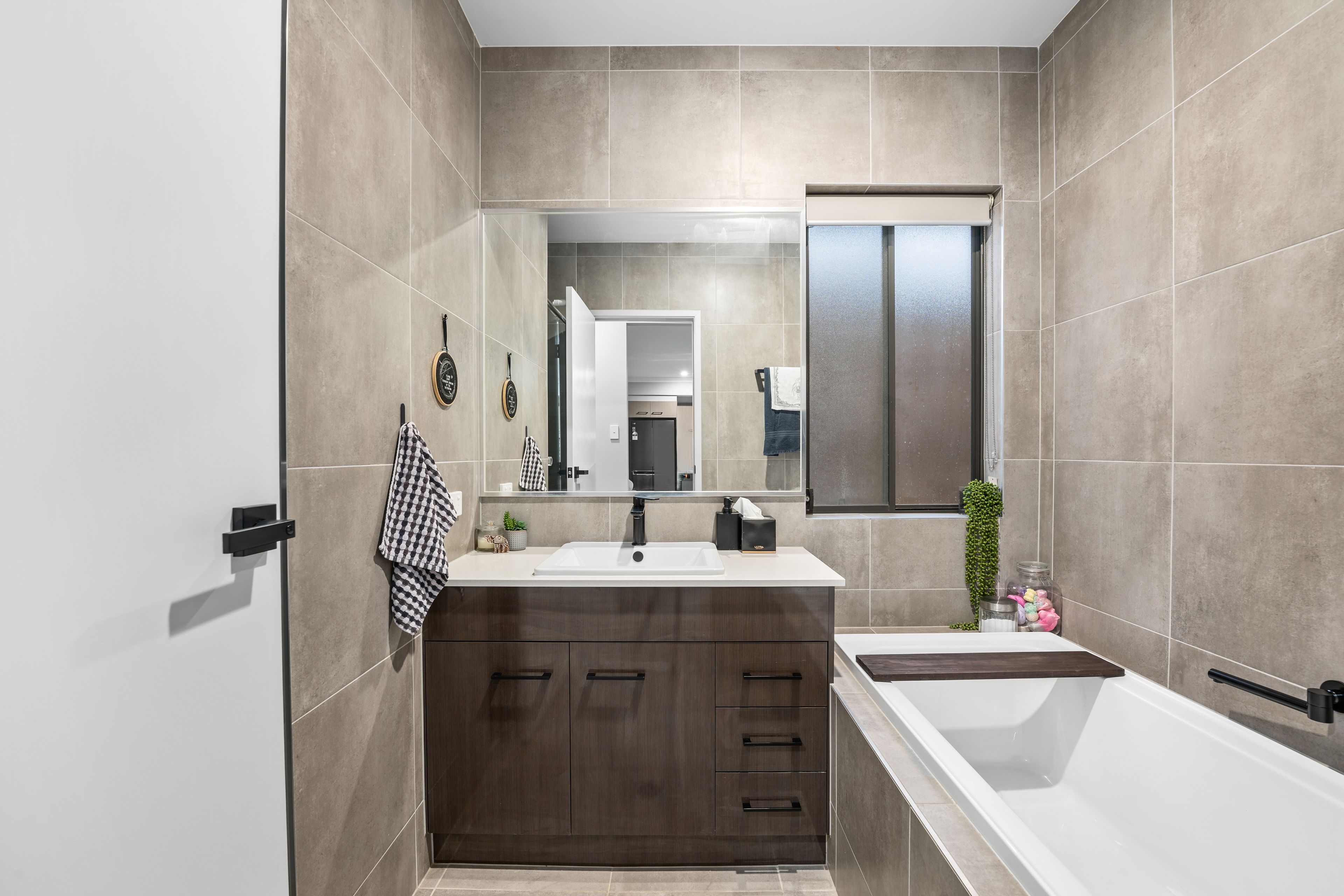 6 Scheyville Crescent — photo 15 of 22