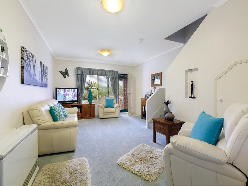 2/410 Clarendon Street, Soldiers Hill, VIC 3350