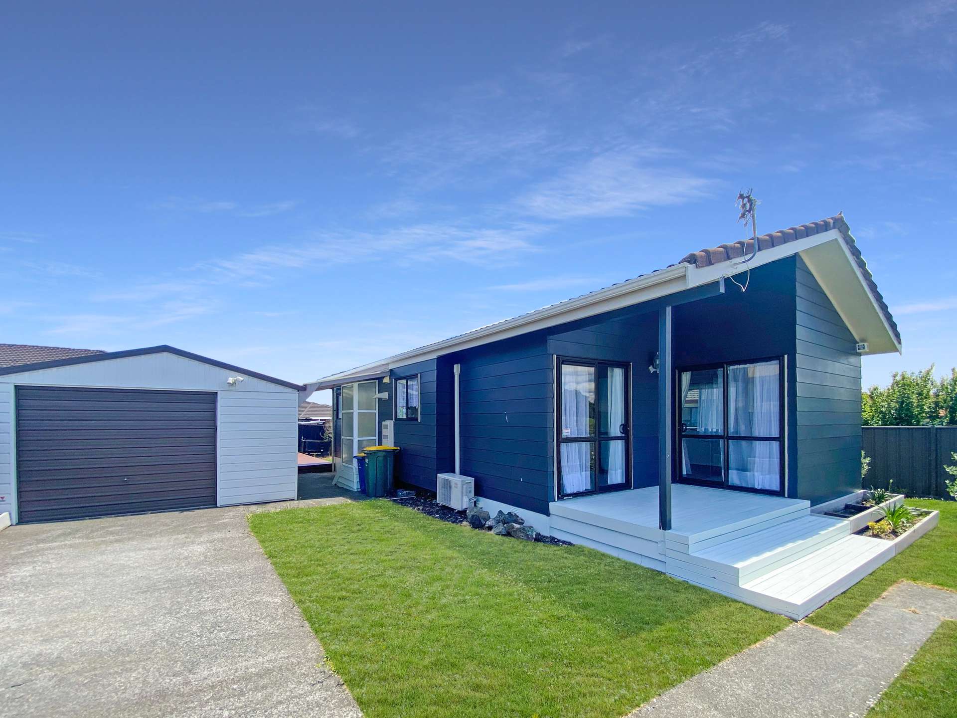 194 Waitemata Drive photo 1