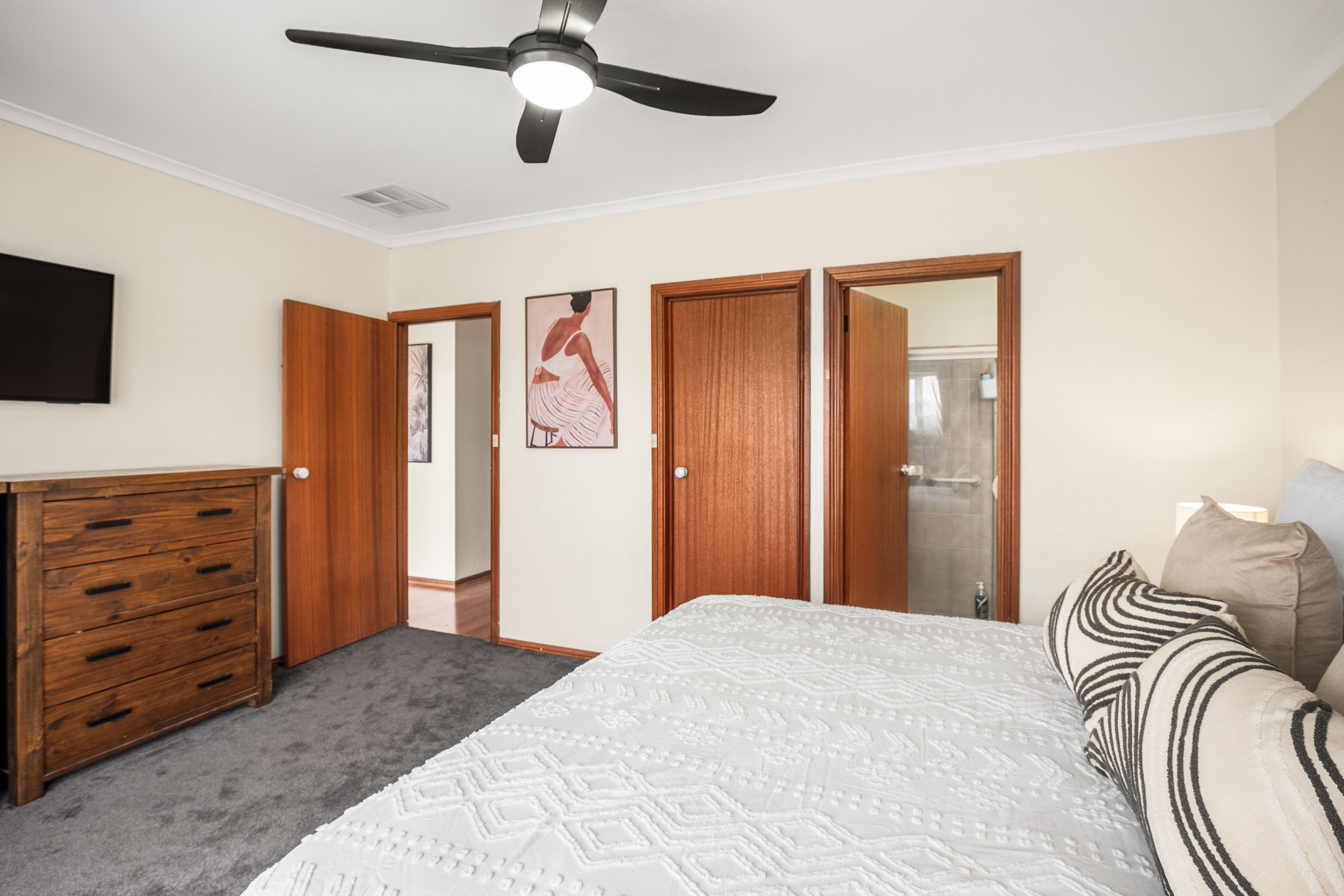27 Torresan Crescent — photo 15 of 26
