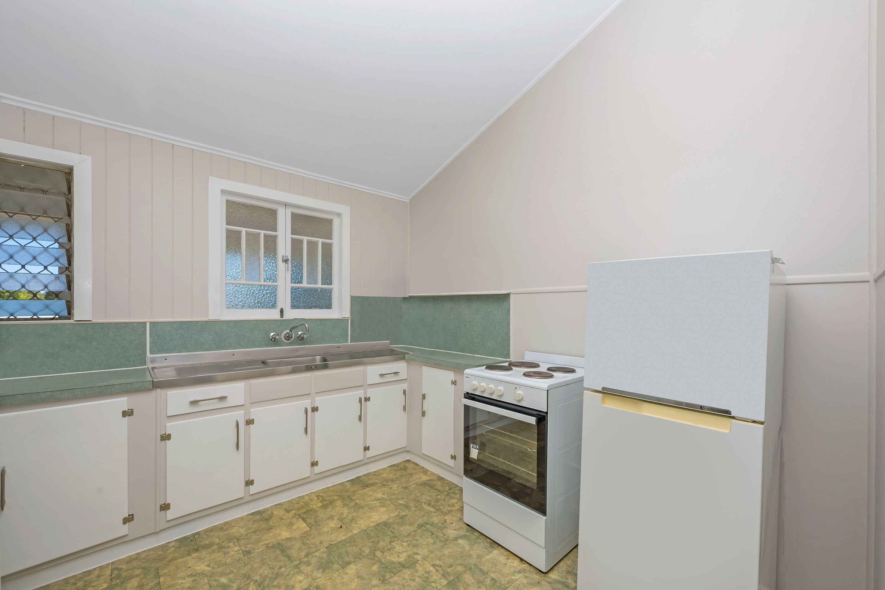 Units 1-4/135 Bundock Street, Belgian Gardens, QLD 4810