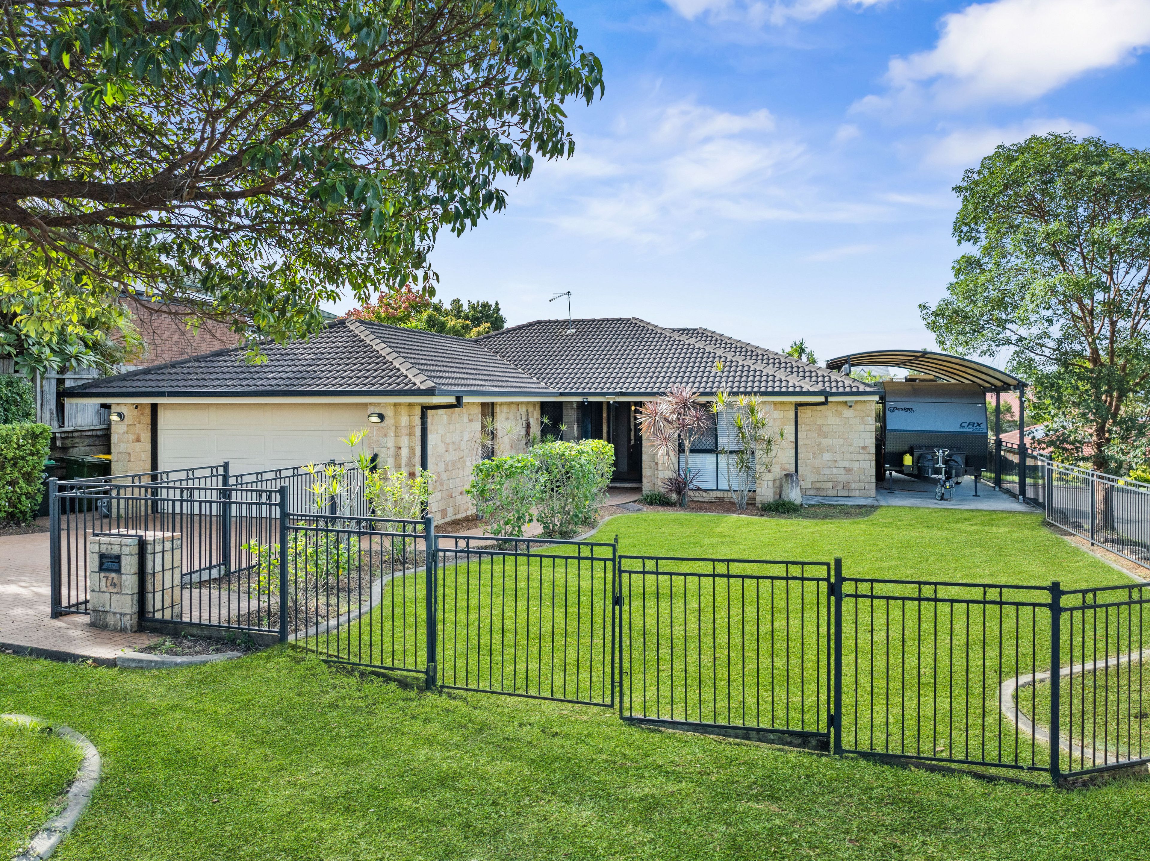 74 Overland Drive, Edens Landing QLD 4207