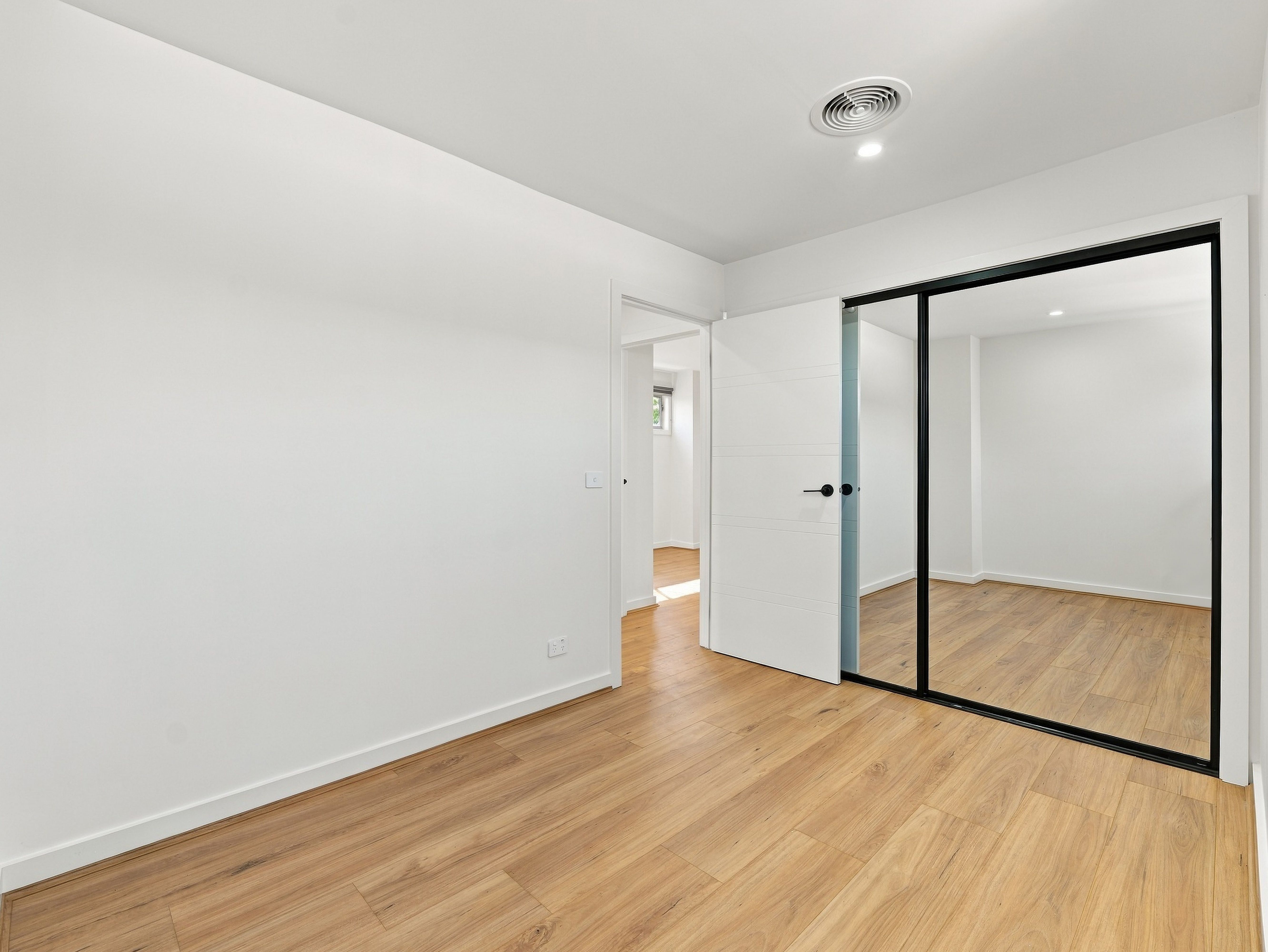 2/10 Davern Court — photo 10 of 25