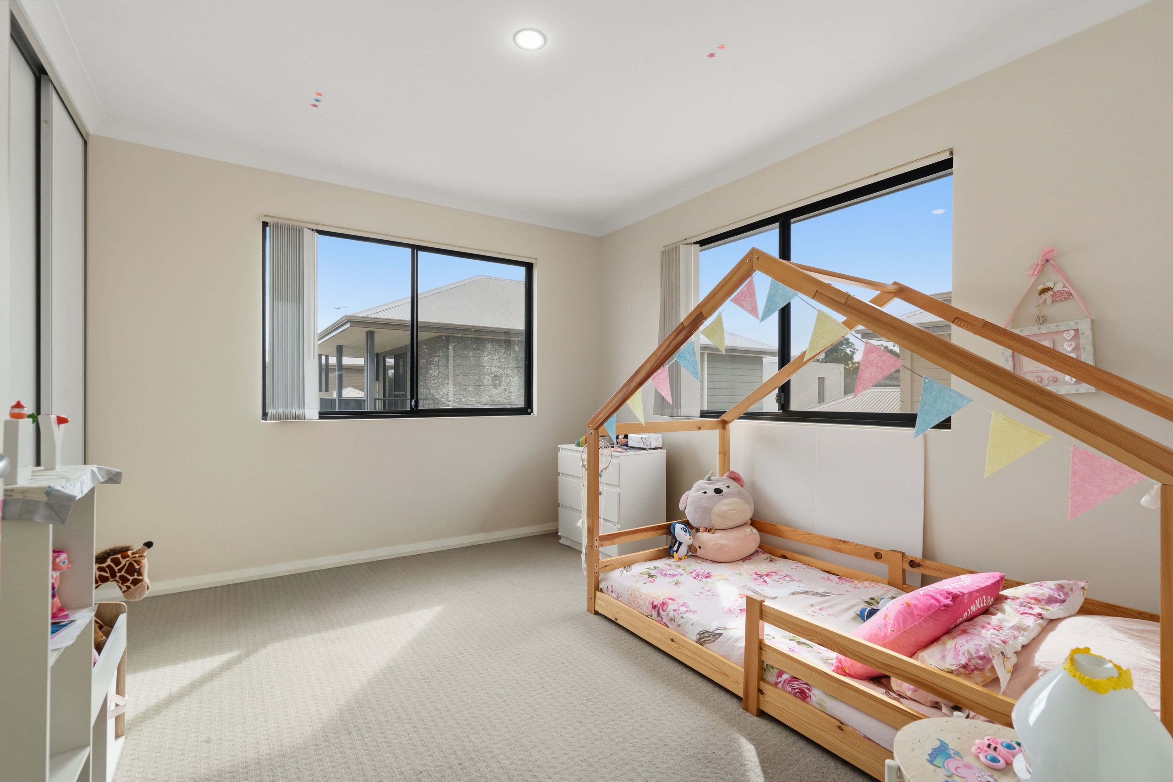 Effortless Modern Living in a Connected Lifestyle Hub — photo 21 of 28