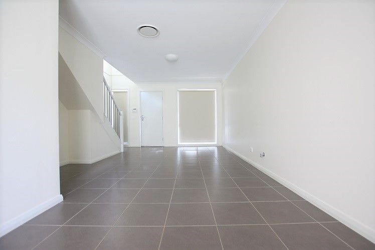92 Hampshire Boulevard, Spring Farm, NSW 2570