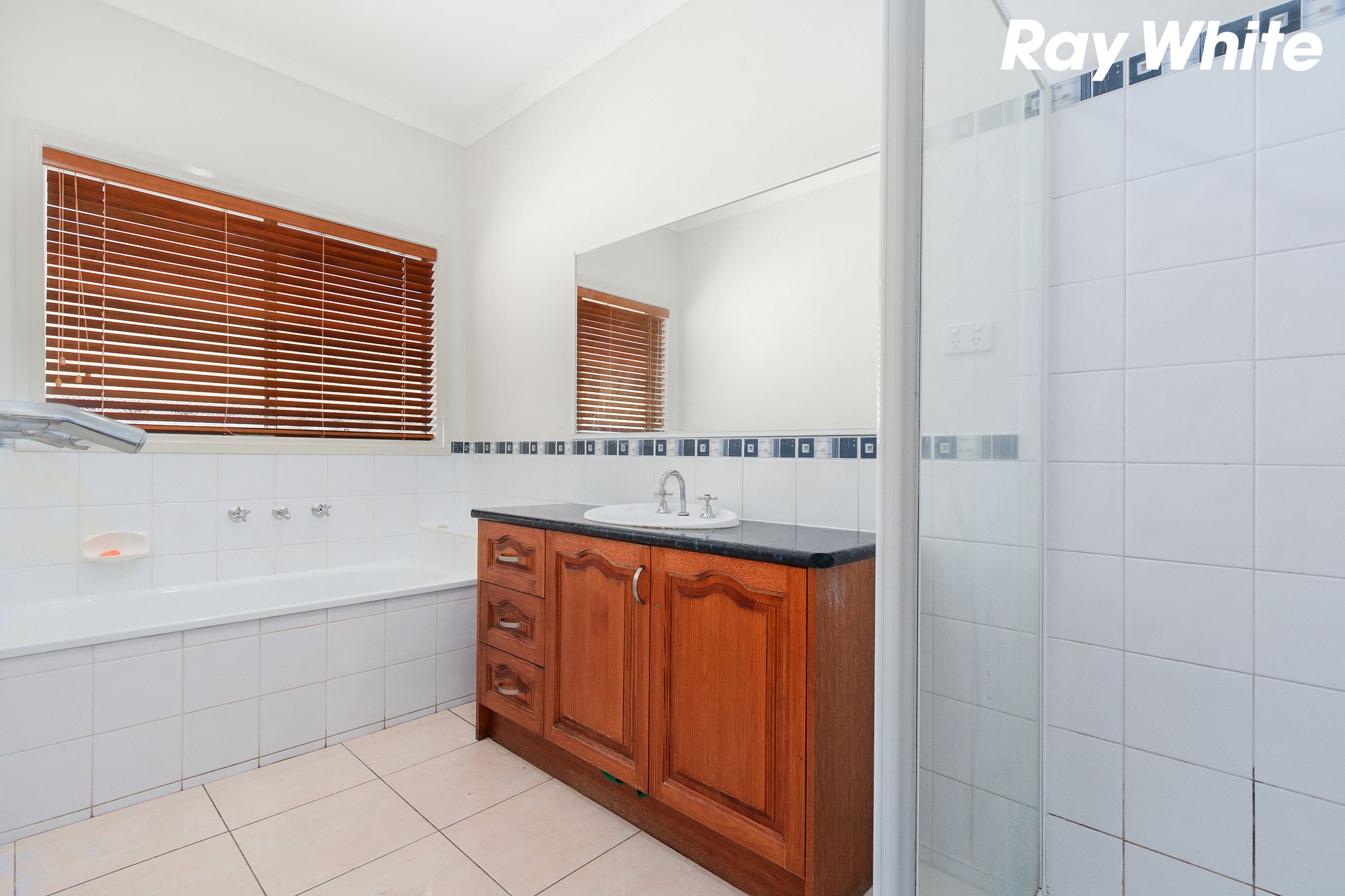 28 Wakenshaw Crescent, Pakenham, VIC 3810