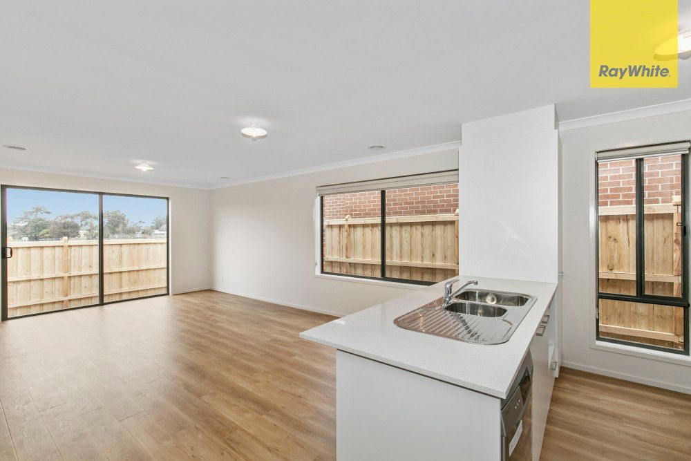 10 Abbe Yard Drive, Clyde, VIC 3978