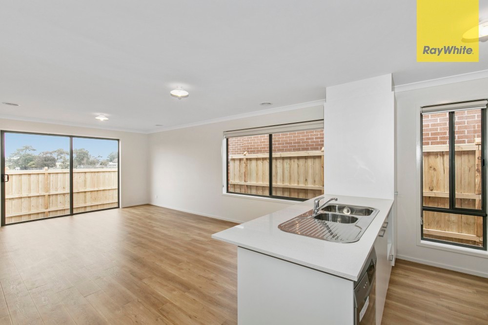 10 Abbe Yard Drive, Clyde, VIC 3978