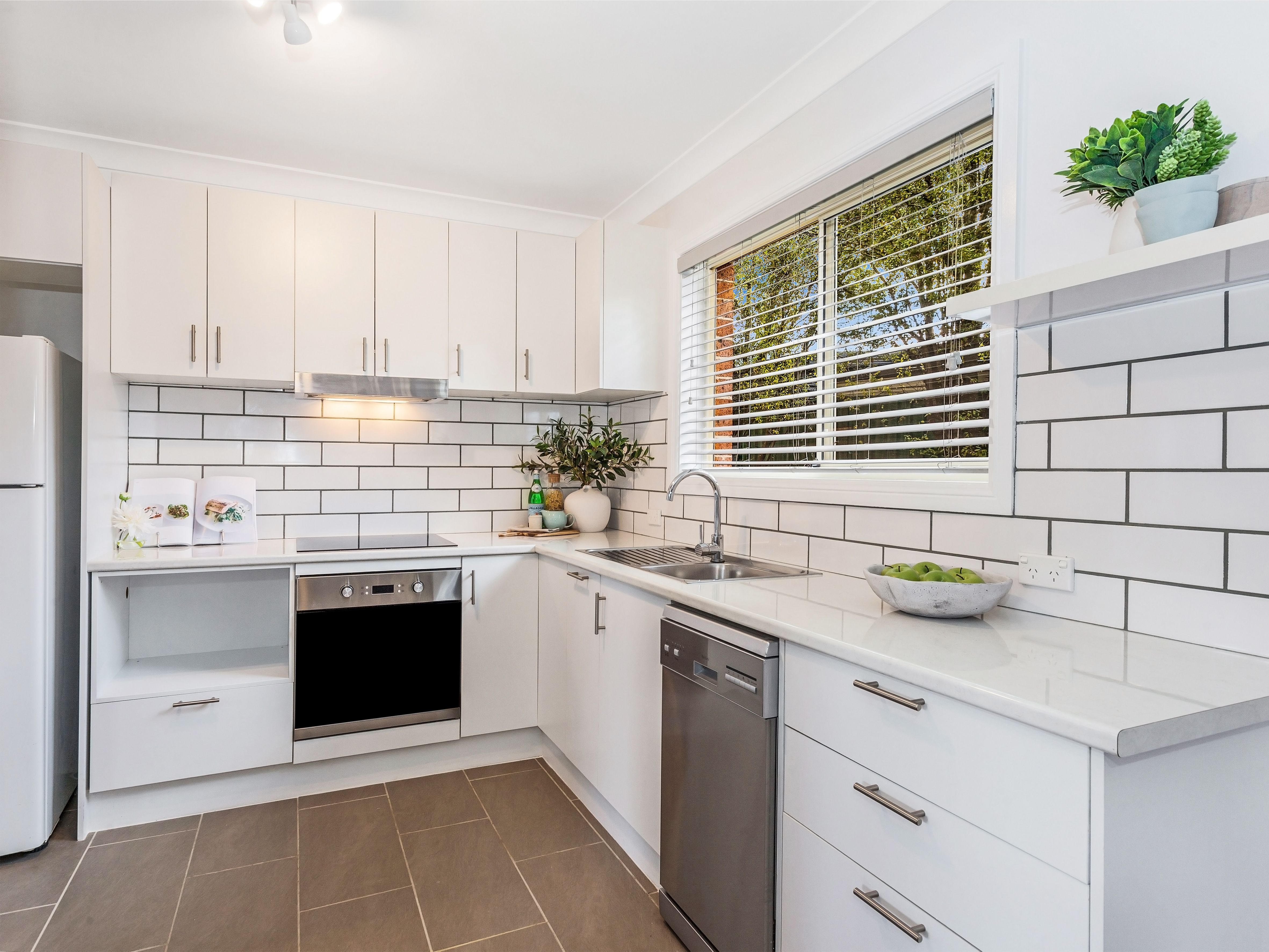 2/8 Stuart Street, Helensburgh, NSW 2508