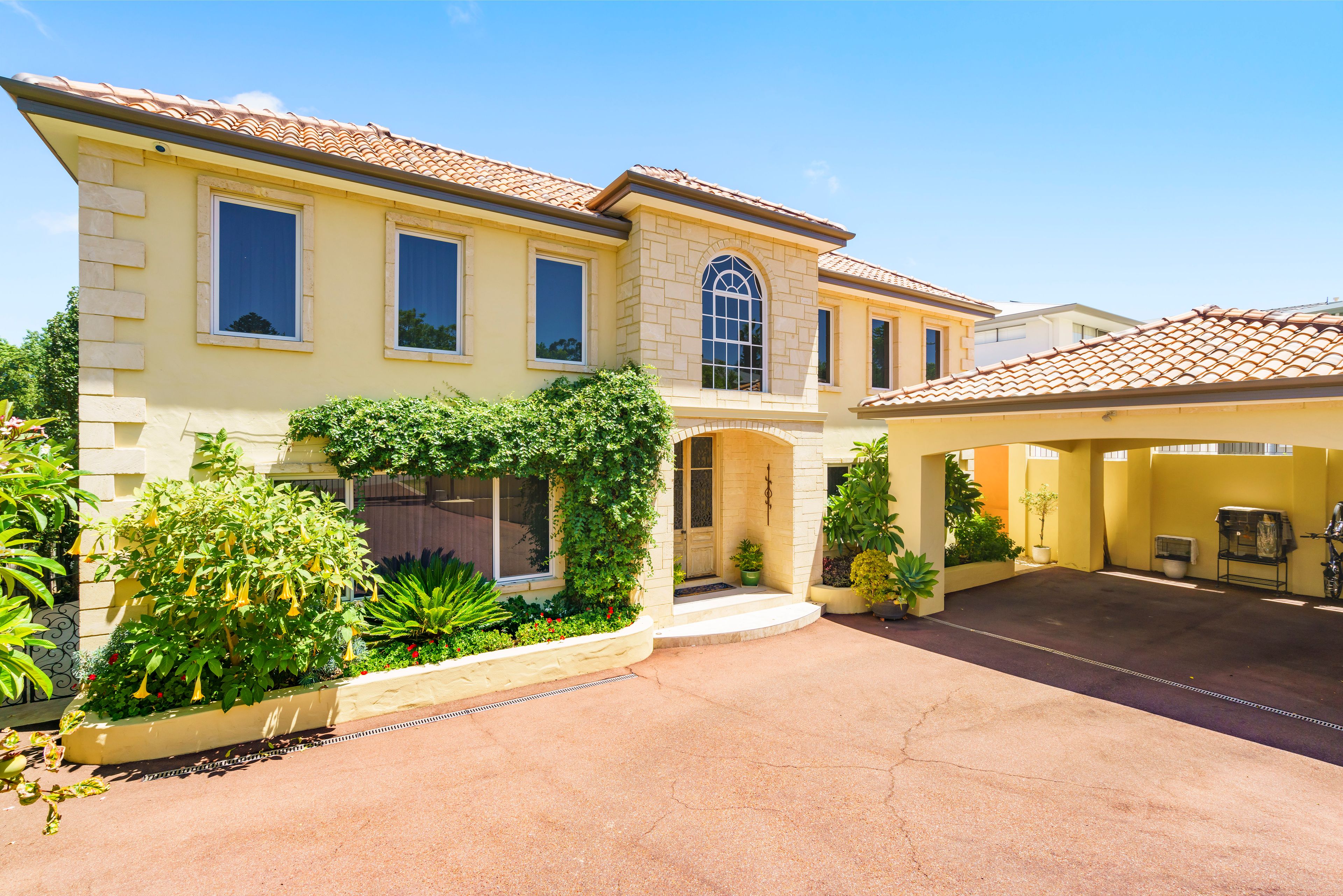 27 Glengariff Drive, Floreat, WA 6014
