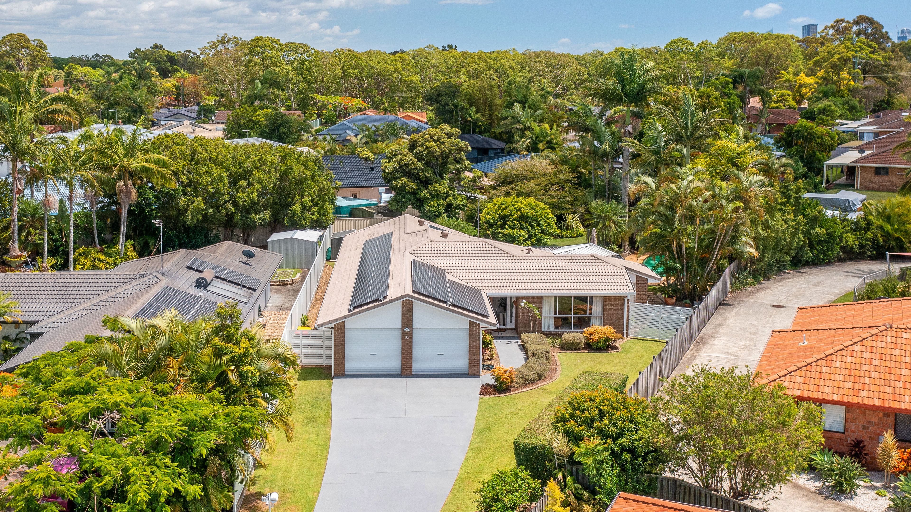 52 Beaconsfield Drive, Burleigh Waters, QLD 4220