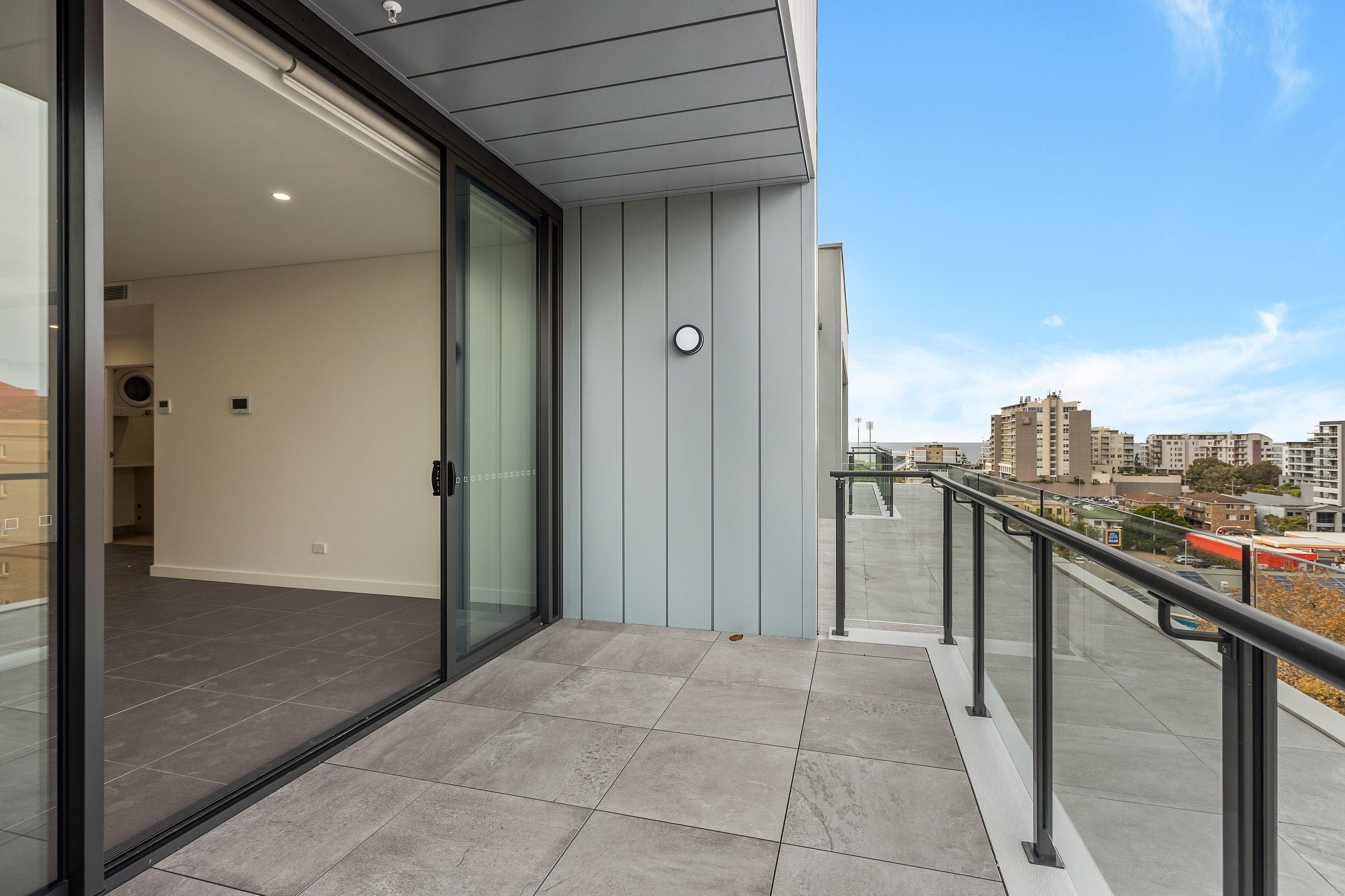 605/38 Stewart Street — photo 5 of 5