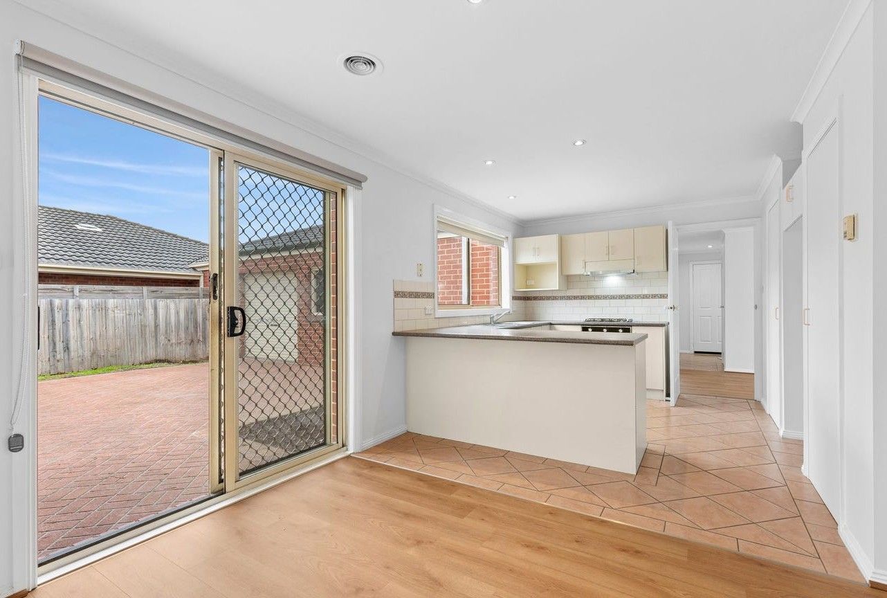 35 Willesden Drive — photo 3 of 18