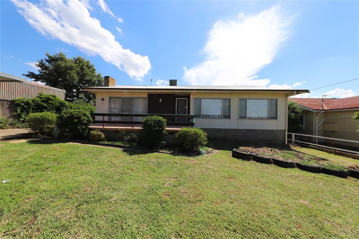 7 Charles Street, Tumut NSW 2720