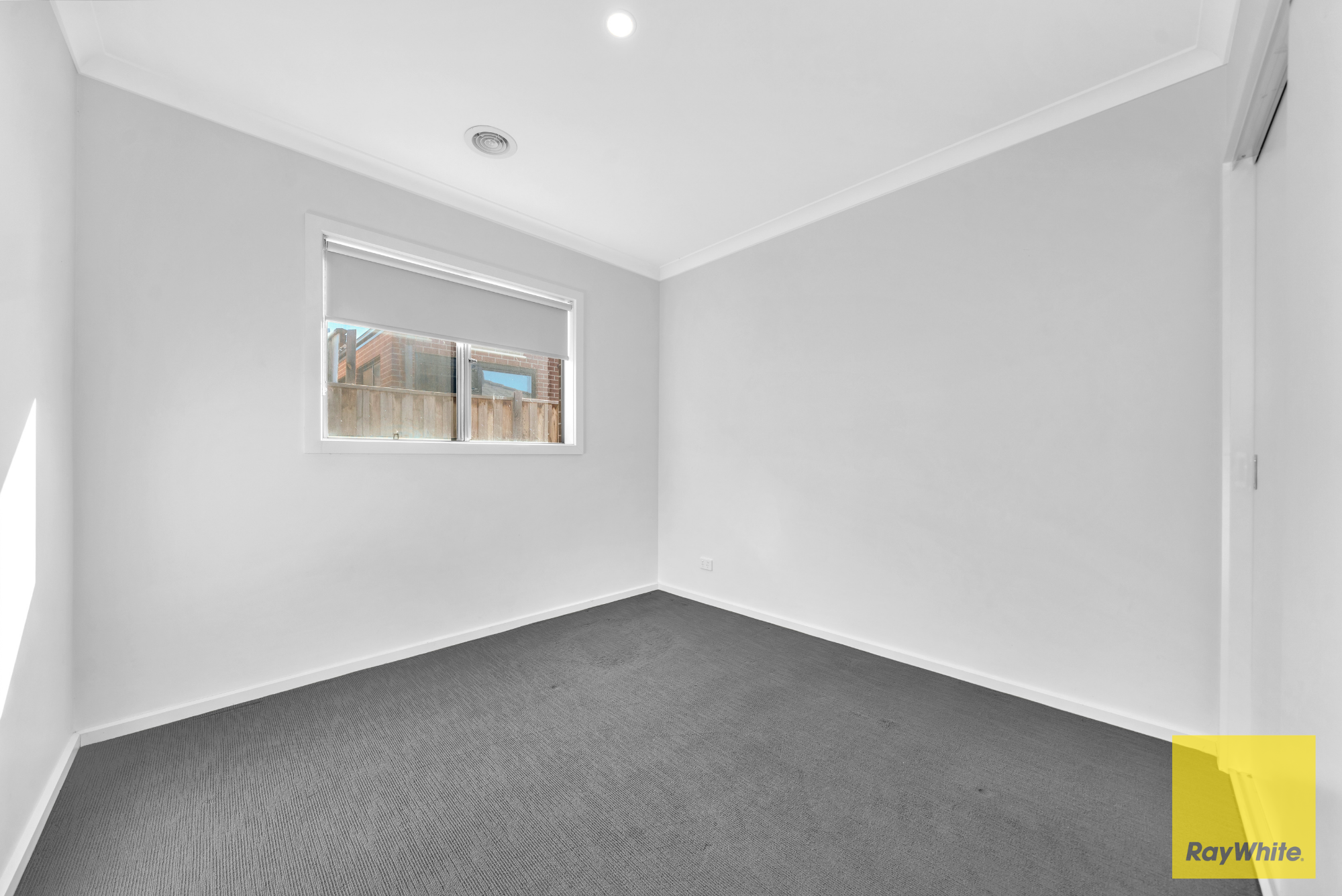 18 Myrtleleaf Street — photo 11 of 16