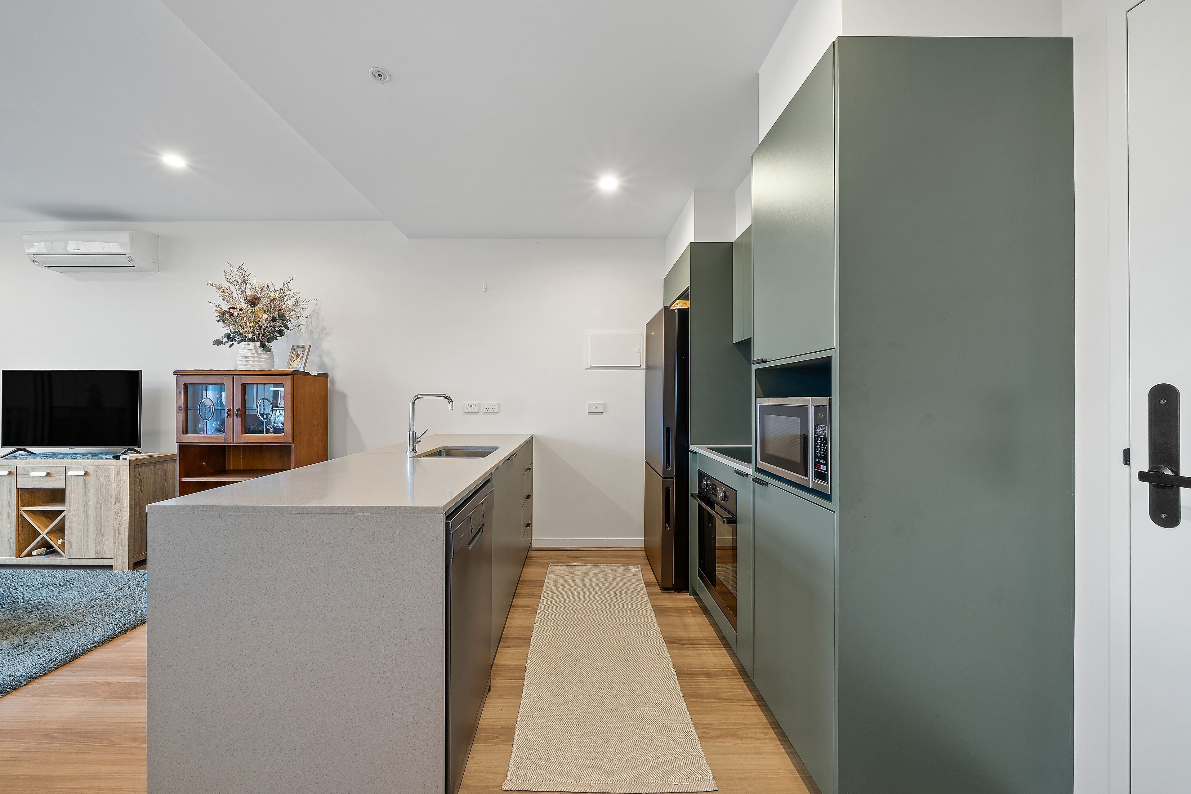 405/39 Braybrooke Street — photo 3 of 19