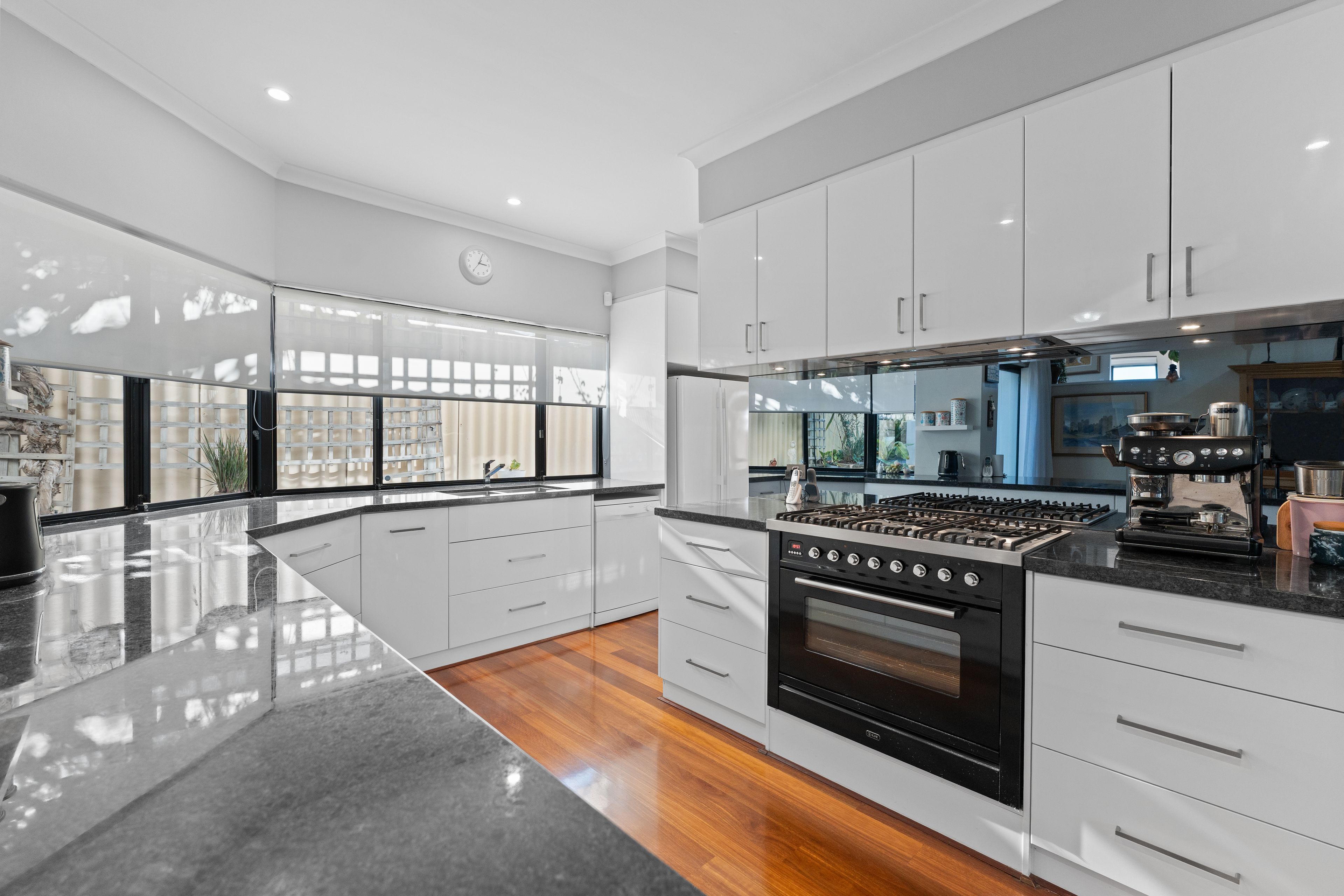 20 Warnbro Beach Road — photo 4 of 30