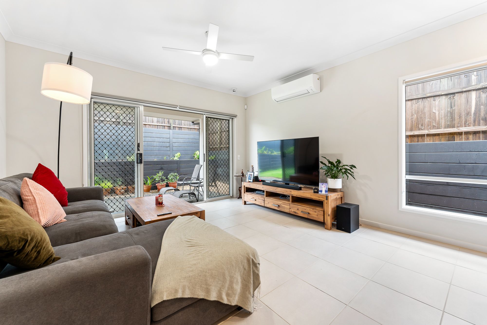 27 Spruce Circuit, Hillcrest, QLD 4118