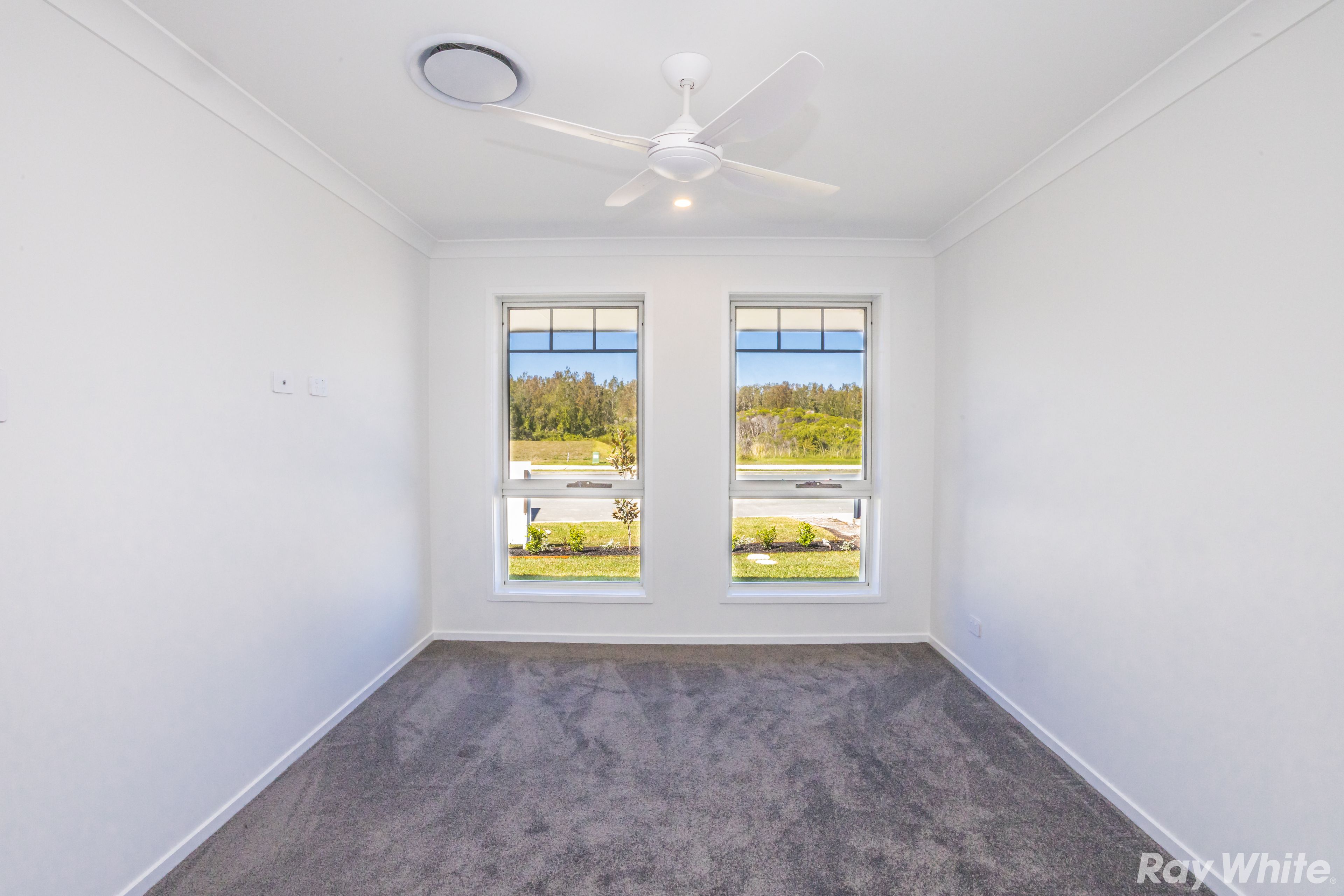 8 Myall Drive — photo 4 of 8