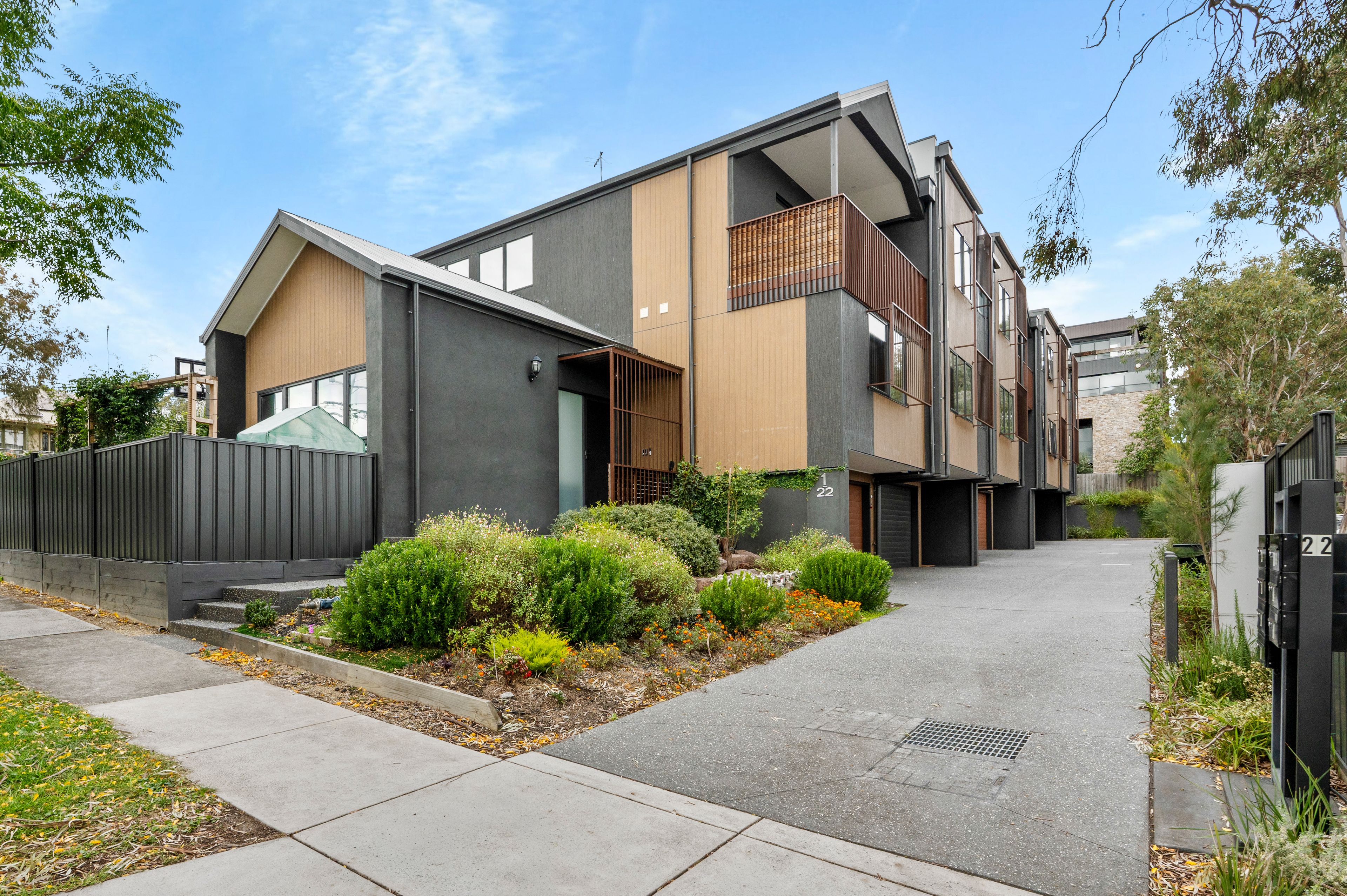 2/22 Luck Street, Eltham, VIC 3095